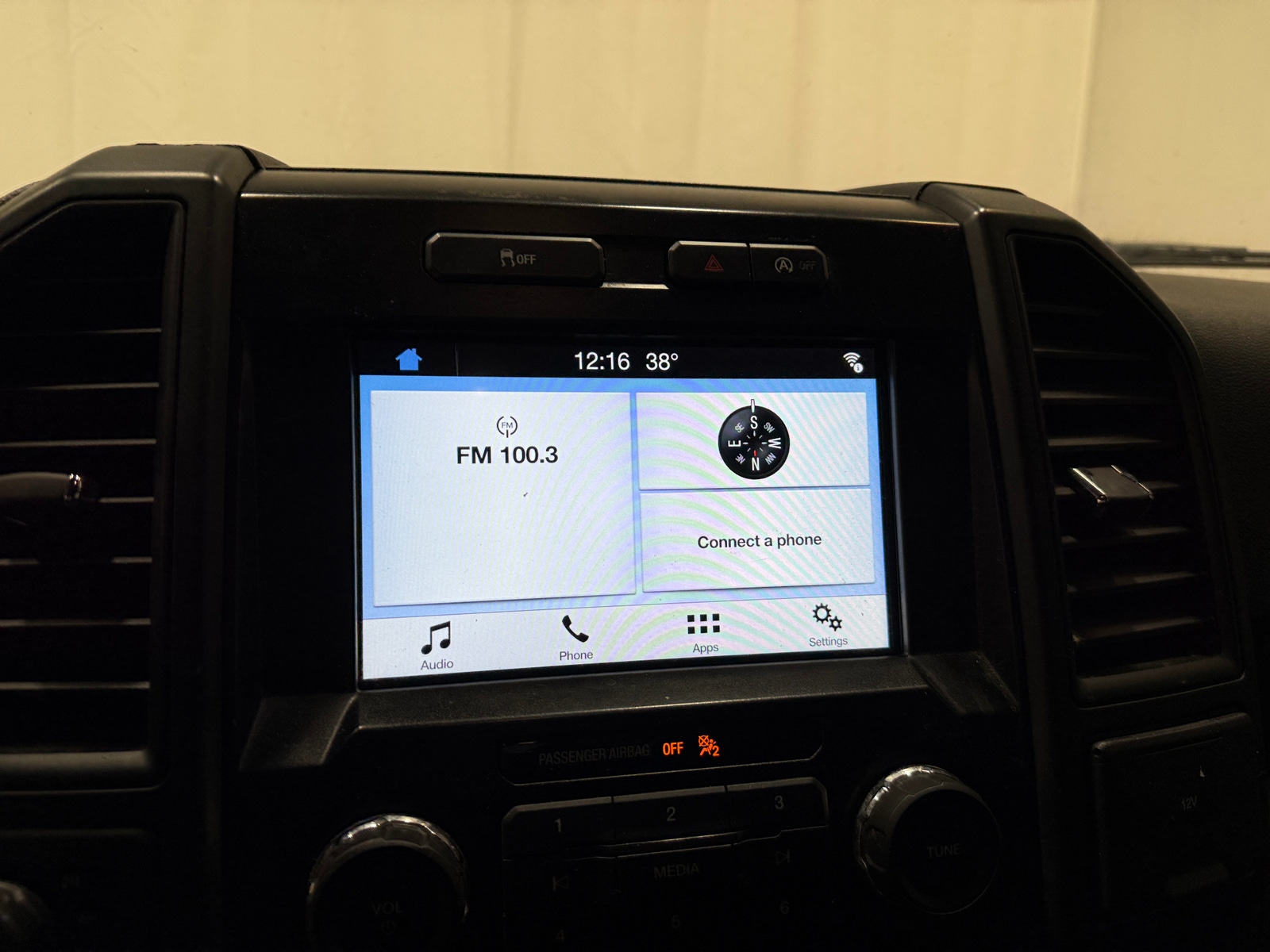 Thumbnail: 2017 Ford Econoline - 4