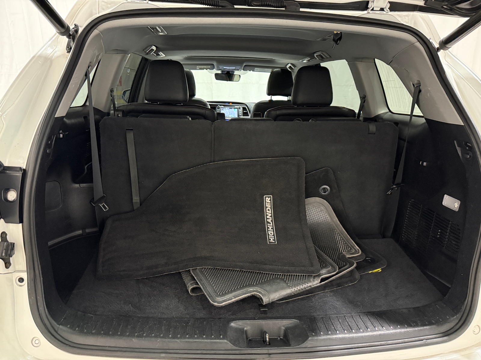 Thumbnail: 2019 Toyota Highlander - 6