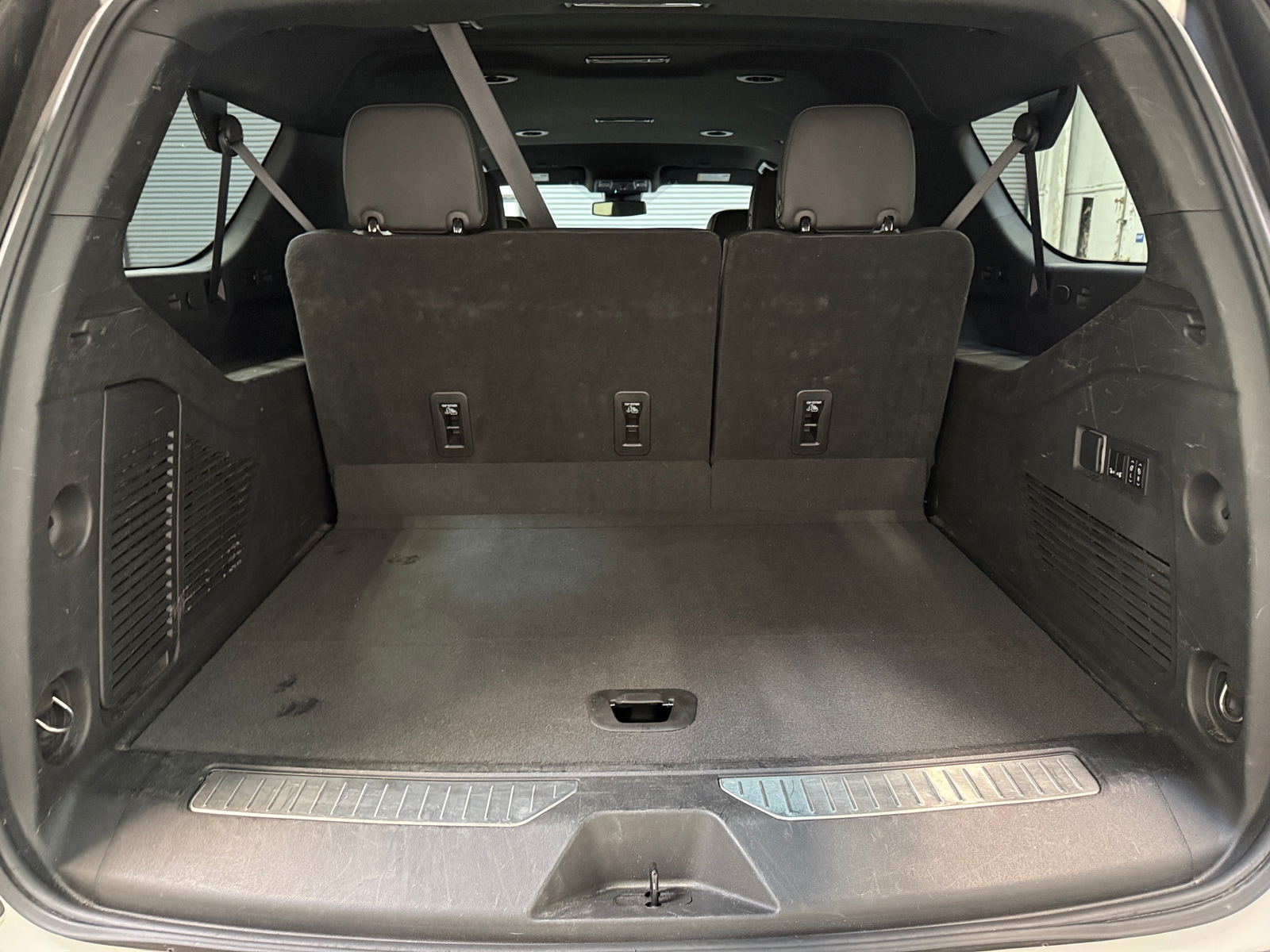 Thumbnail: 2023 Chevrolet Suburban - 6