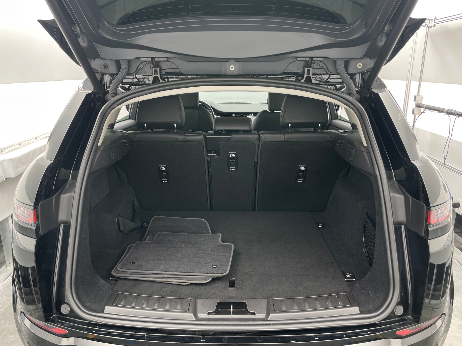 Thumbnail: 2022 Land Rover Range Rover Evoque - 6