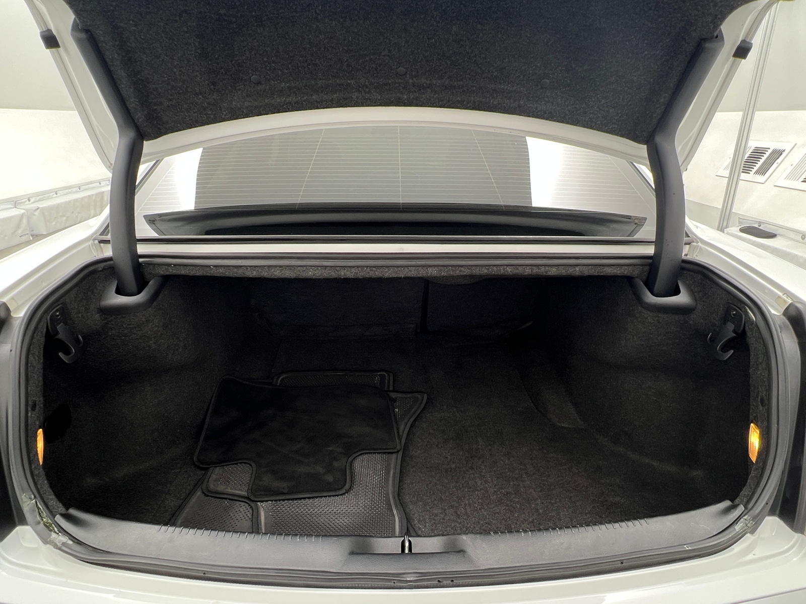 Thumbnail: 2018 Chrysler 300 - 6