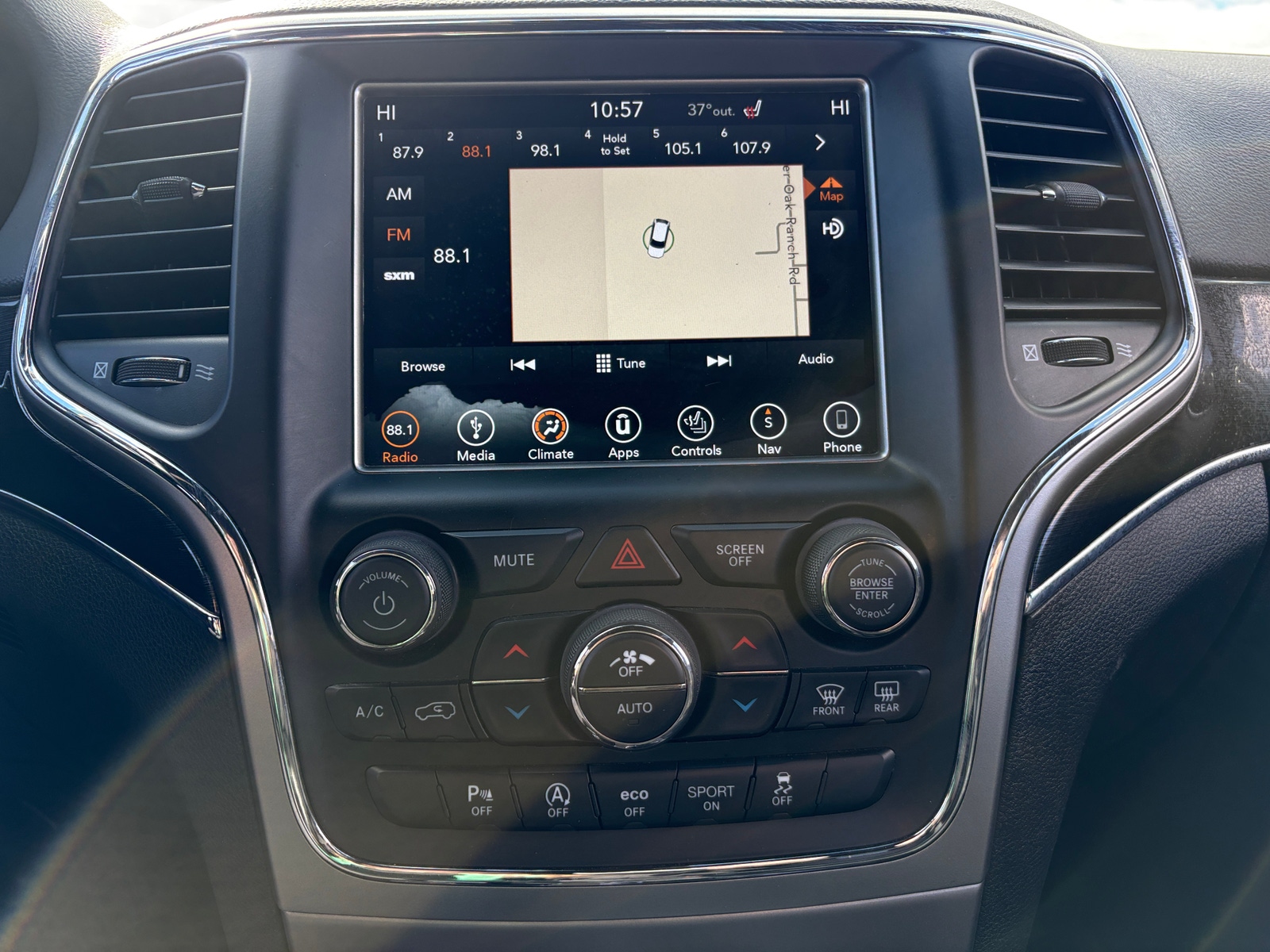 Thumbnail: 2018 Jeep Grand Cherokee - 3