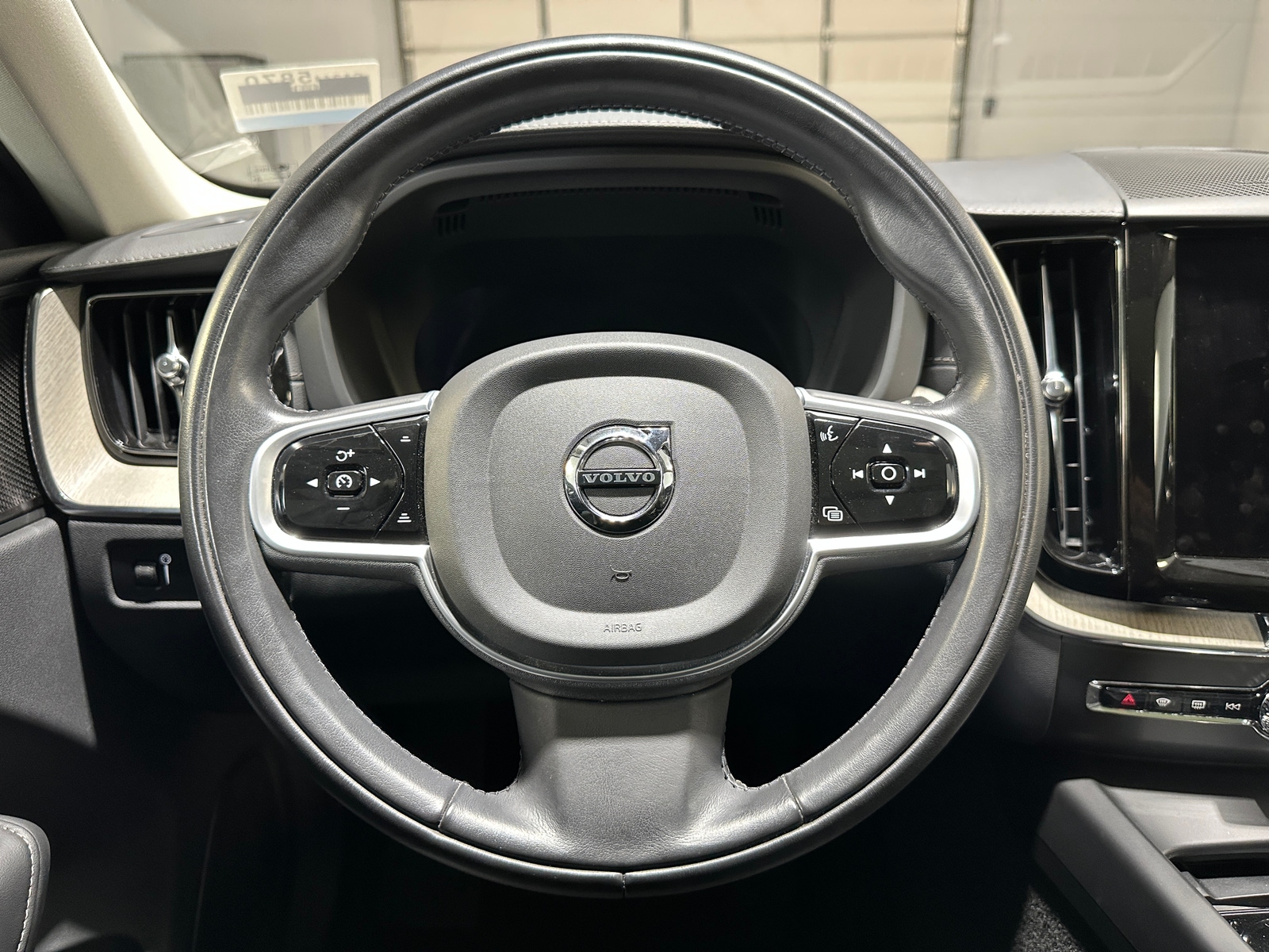 Thumbnail: 2022 Volvo XC60 - 4