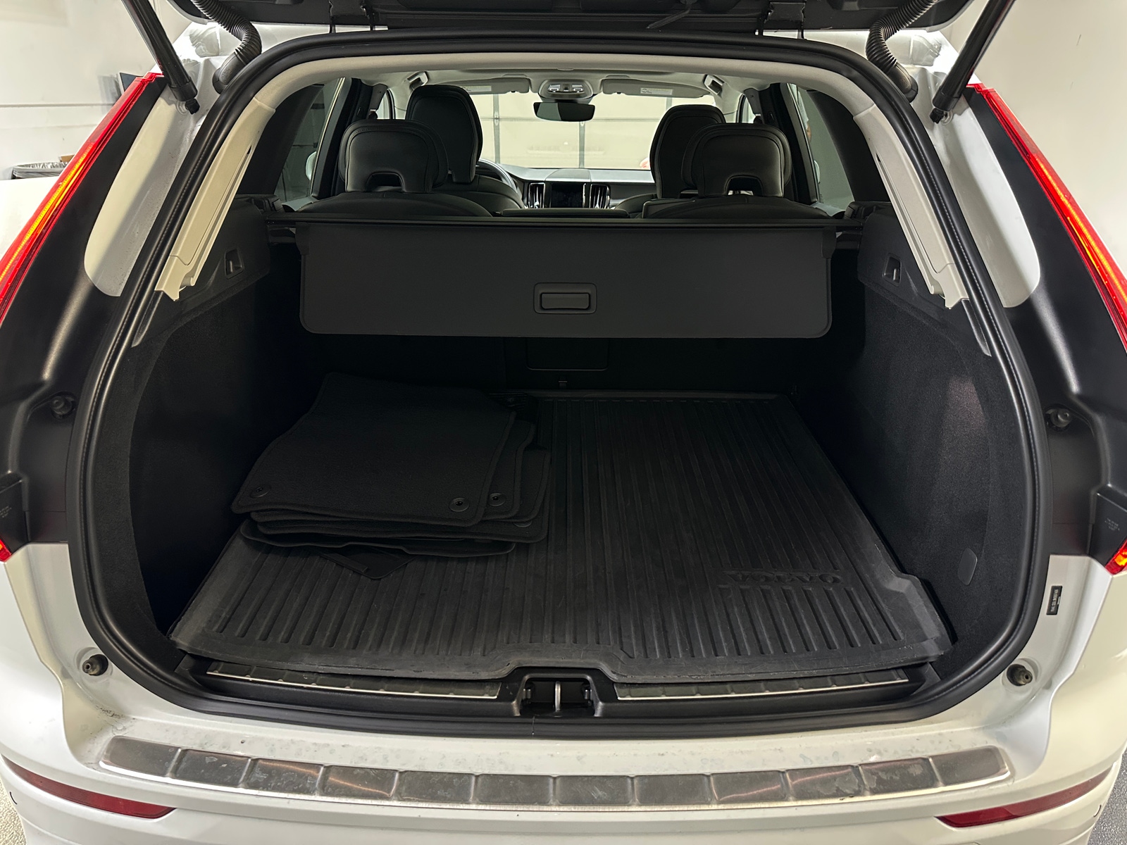 Thumbnail: 2022 Volvo XC60 - 6