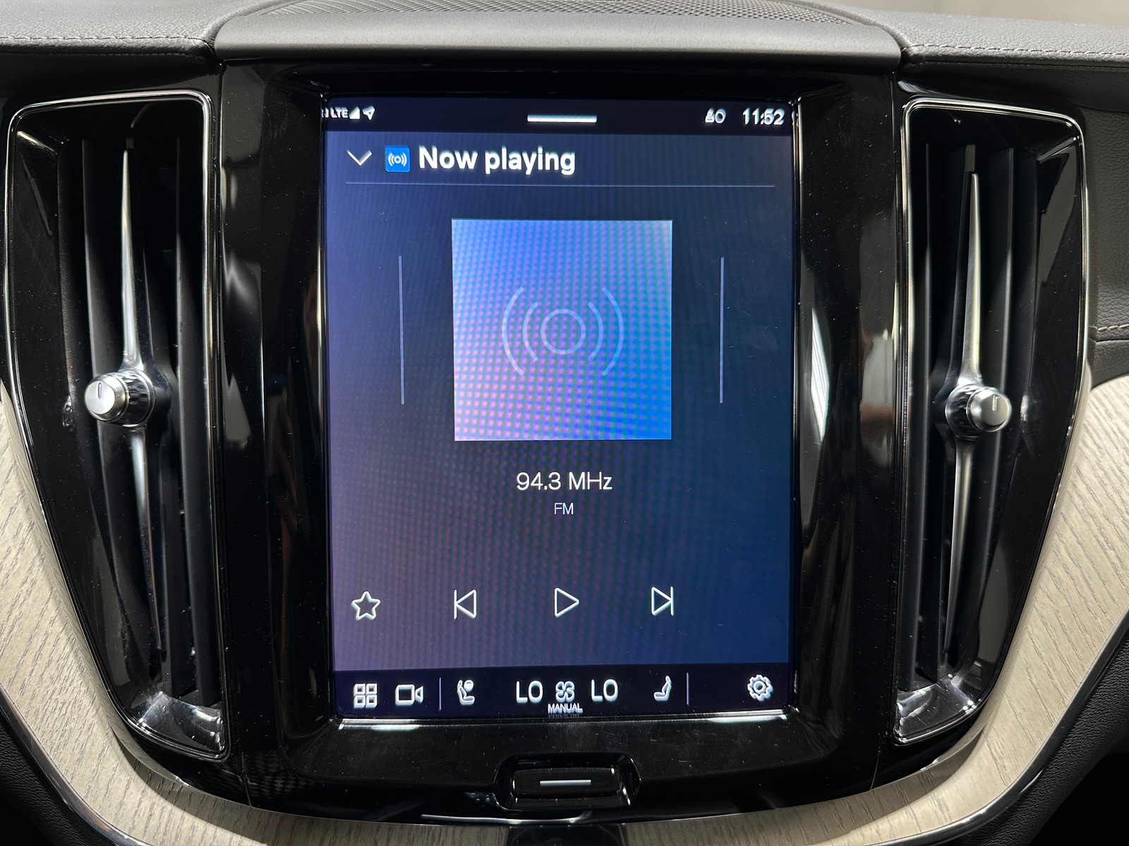 Thumbnail: 2022 Volvo XC60 - 3