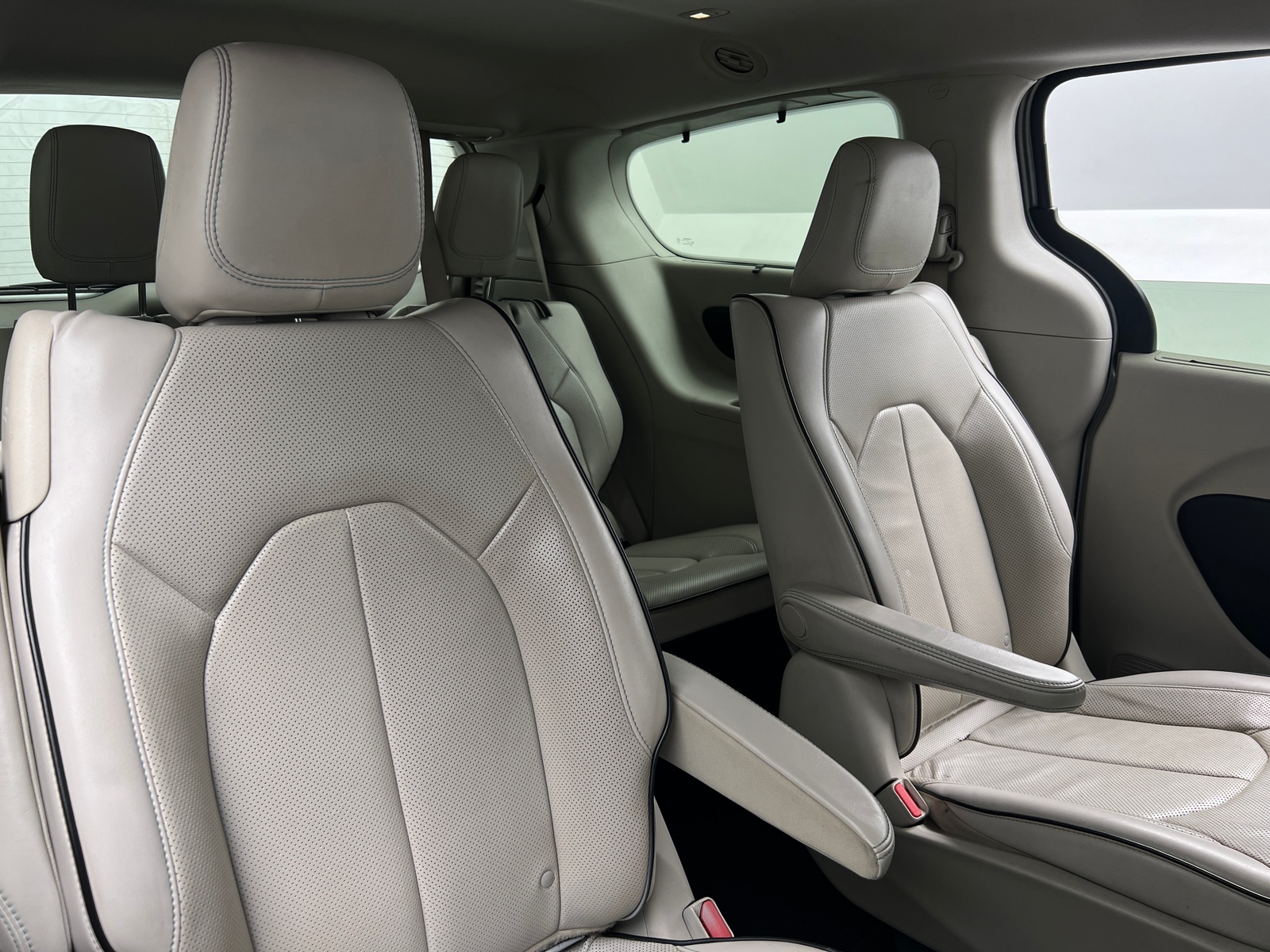 Thumbnail: 2018 Chrysler Pacifica - 5