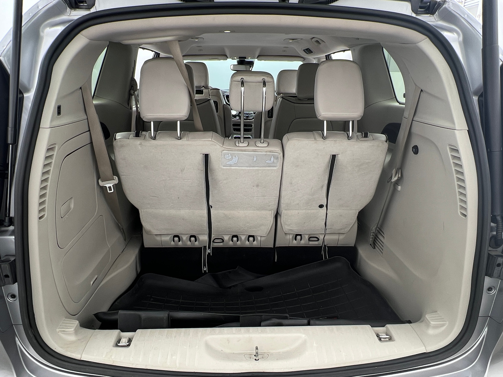 Thumbnail: 2018 Chrysler Pacifica - 6