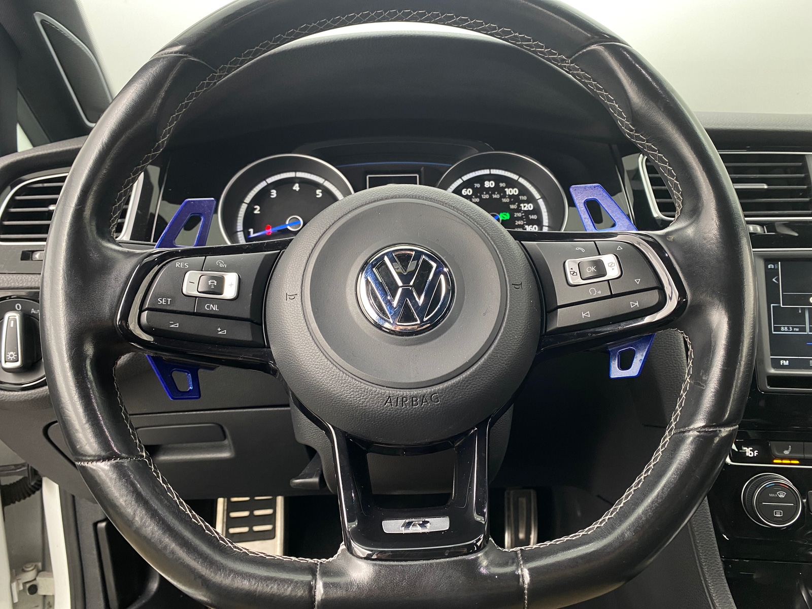 Thumbnail: 2017 Volkswagen Golf - 4