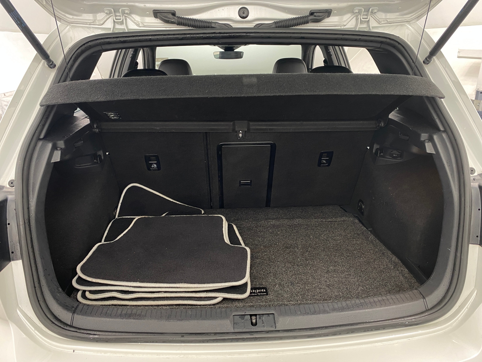 Thumbnail: 2017 Volkswagen Golf - 6