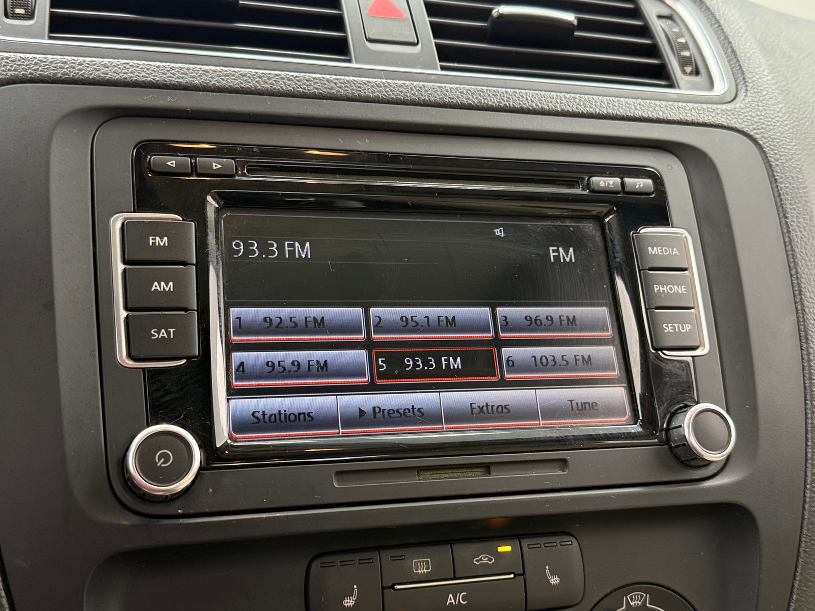 Thumbnail: 2014 Volkswagen Jetta - 4