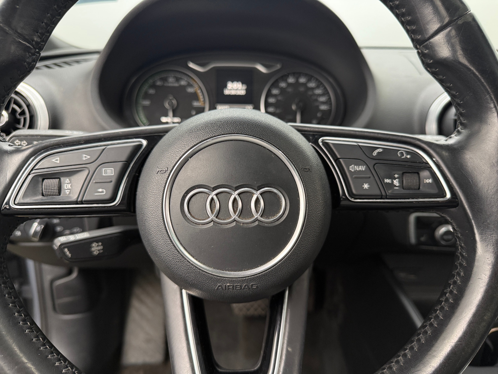 Thumbnail: 2017 Audi A3 e-tron - 4