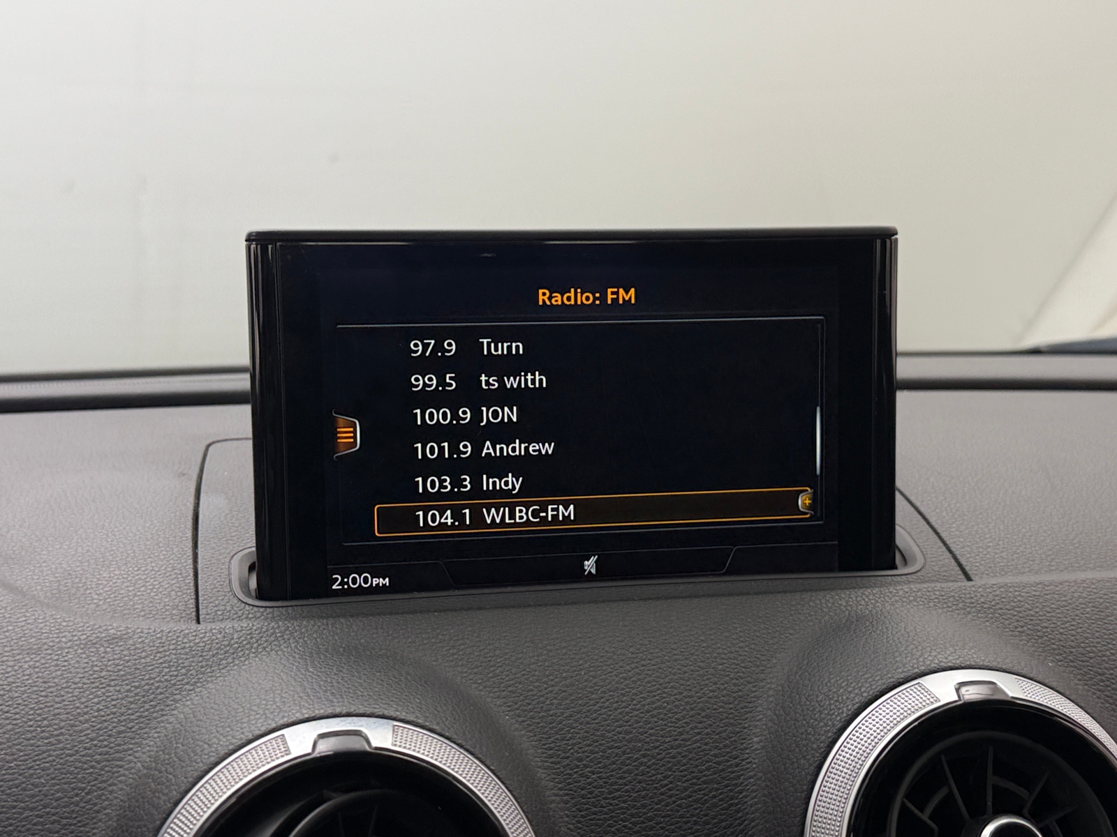 Thumbnail: 2017 Audi A3 e-tron - 3