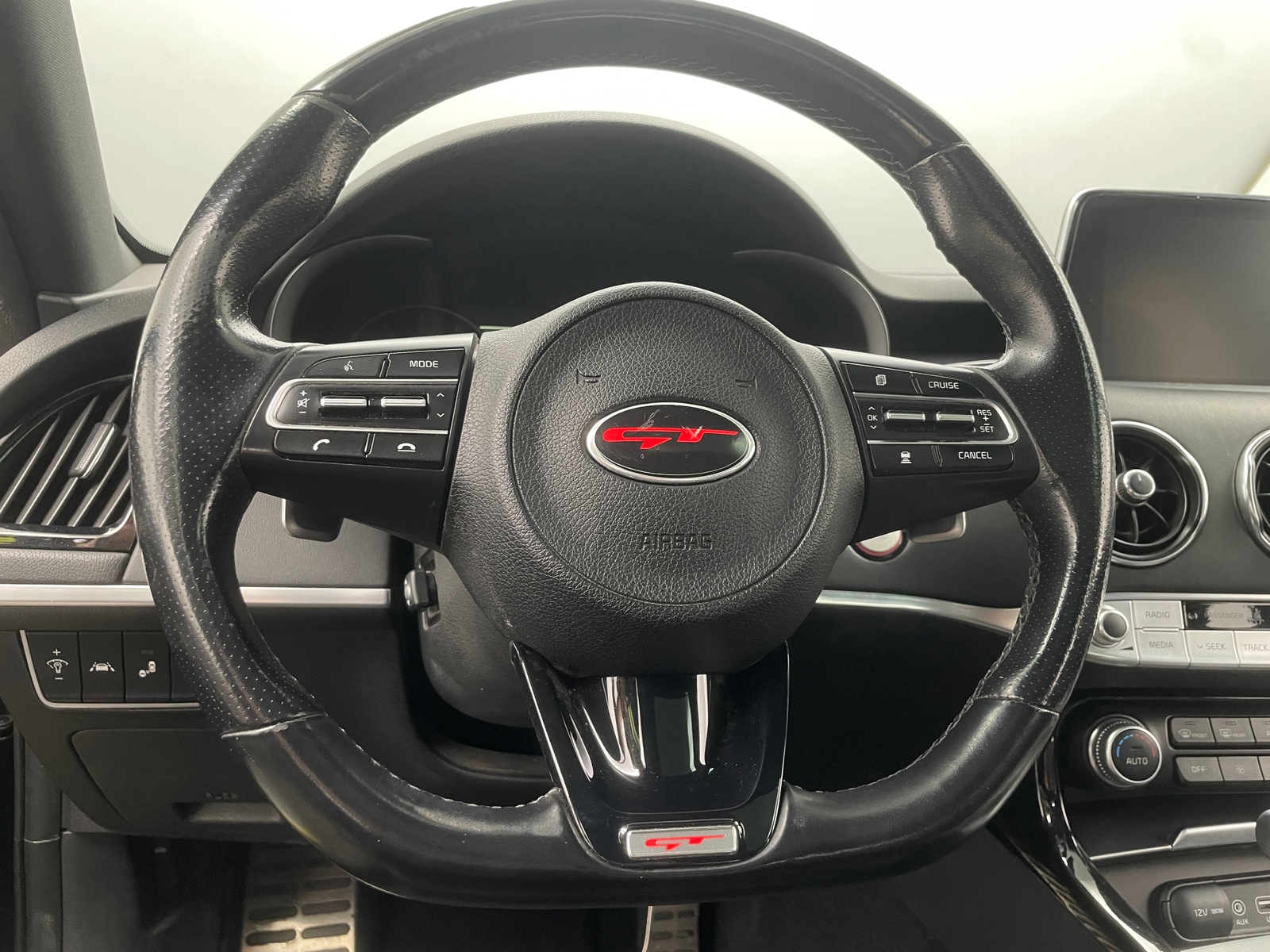 Thumbnail: 2018 Kia Stinger - 4