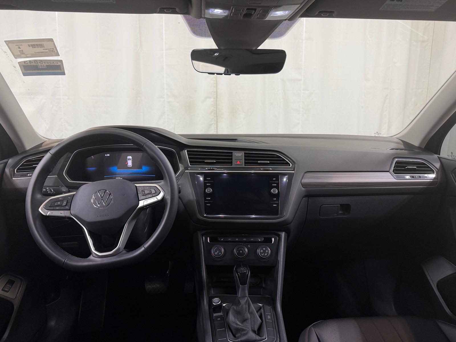 Thumbnail: 2024 Volkswagen Tiguan - 2