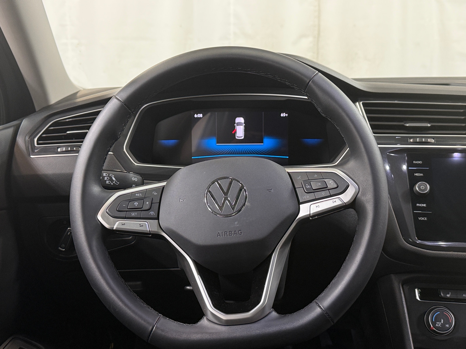 Thumbnail: 2024 Volkswagen Tiguan - 4