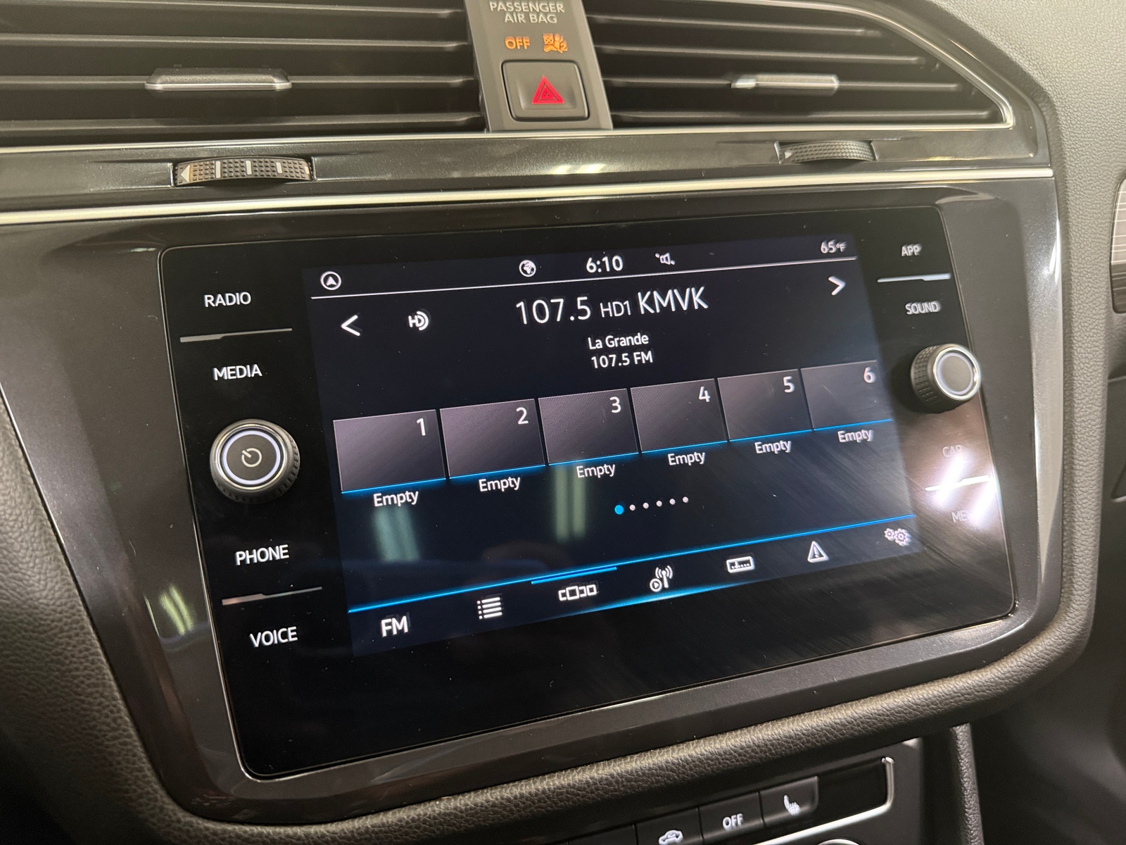 Thumbnail: 2024 Volkswagen Tiguan - 3