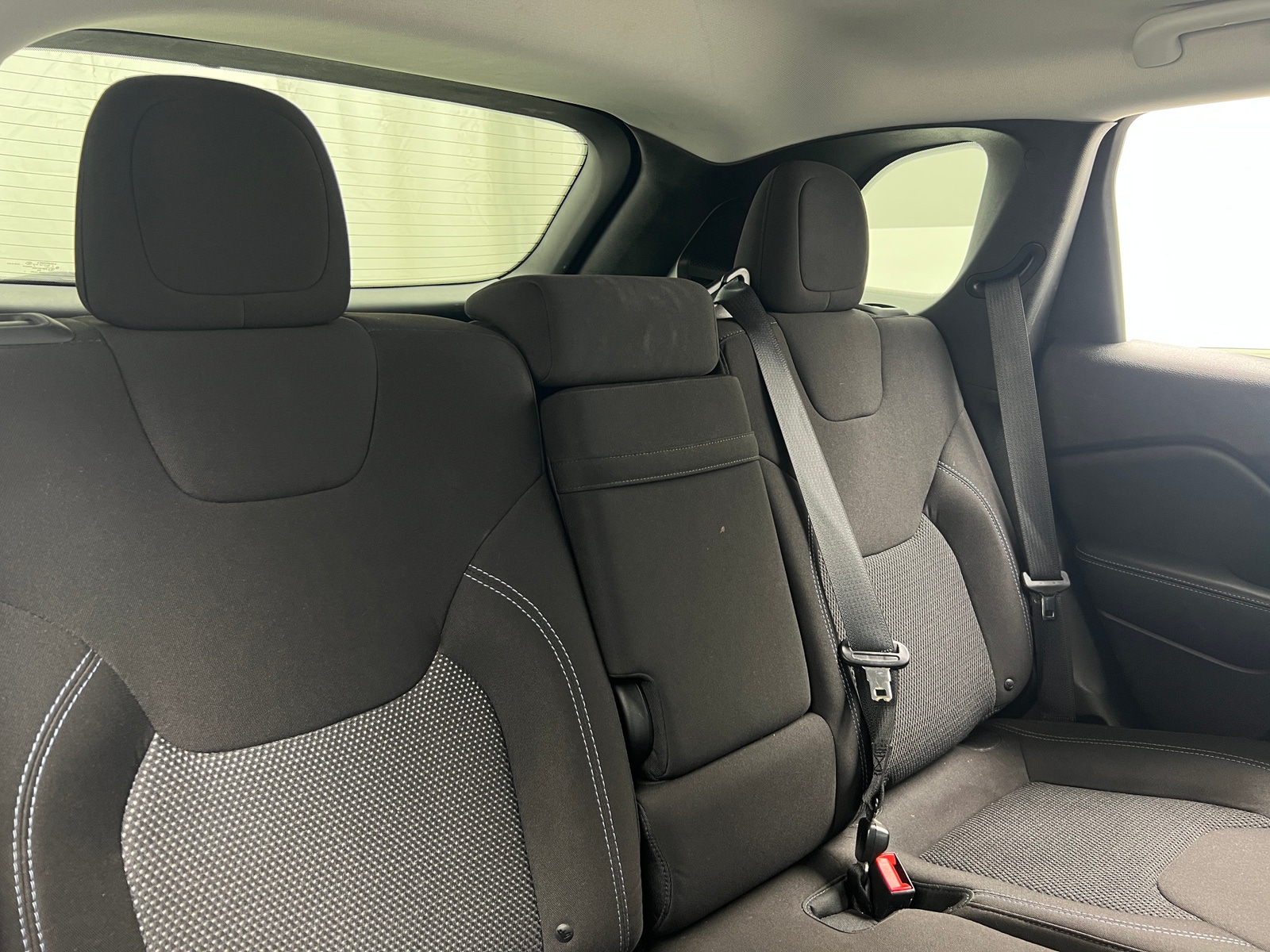 Thumbnail: 2019 Jeep Cherokee - 6