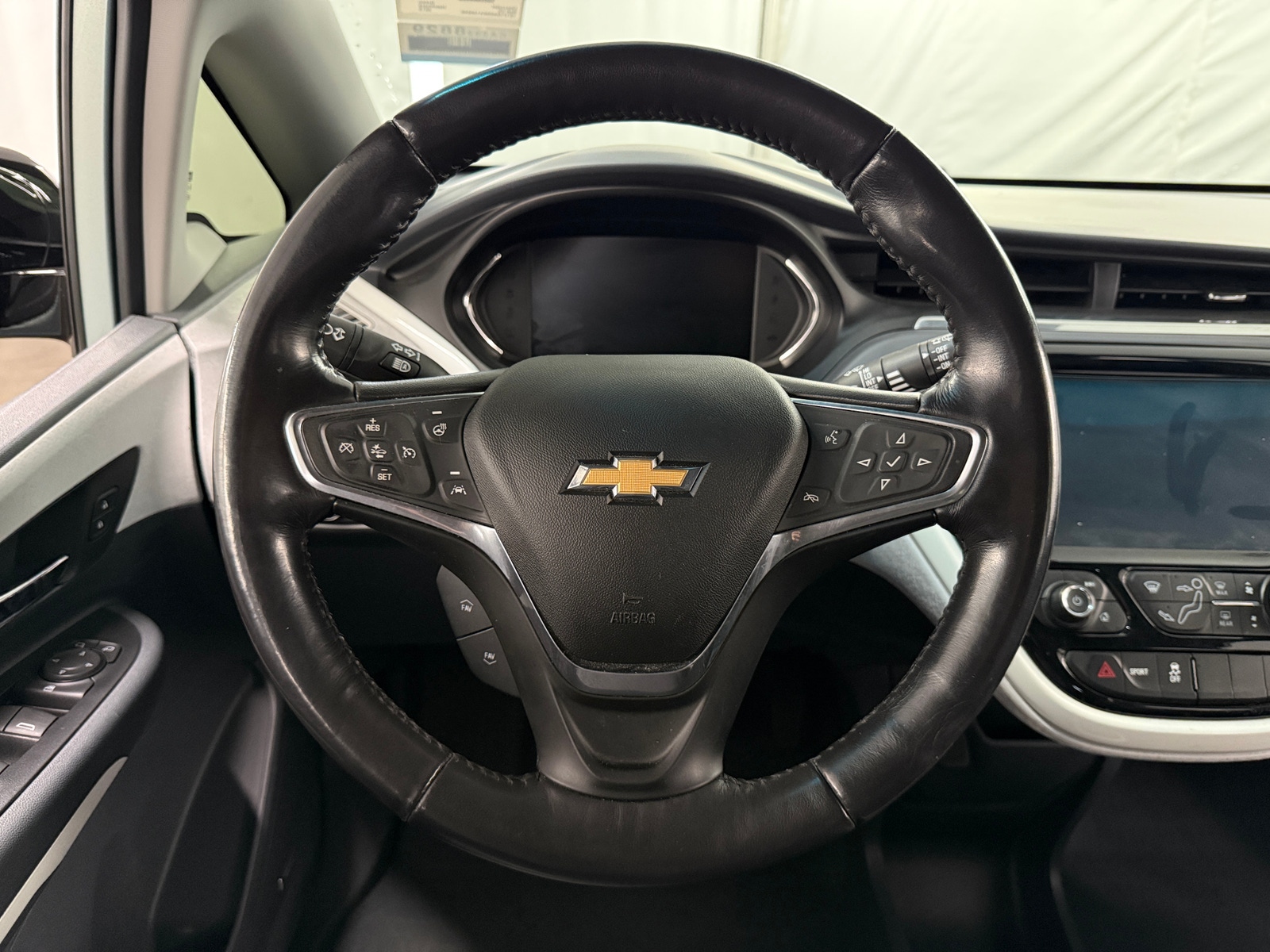 Thumbnail: 2019 Chevrolet Bolt EV - 4