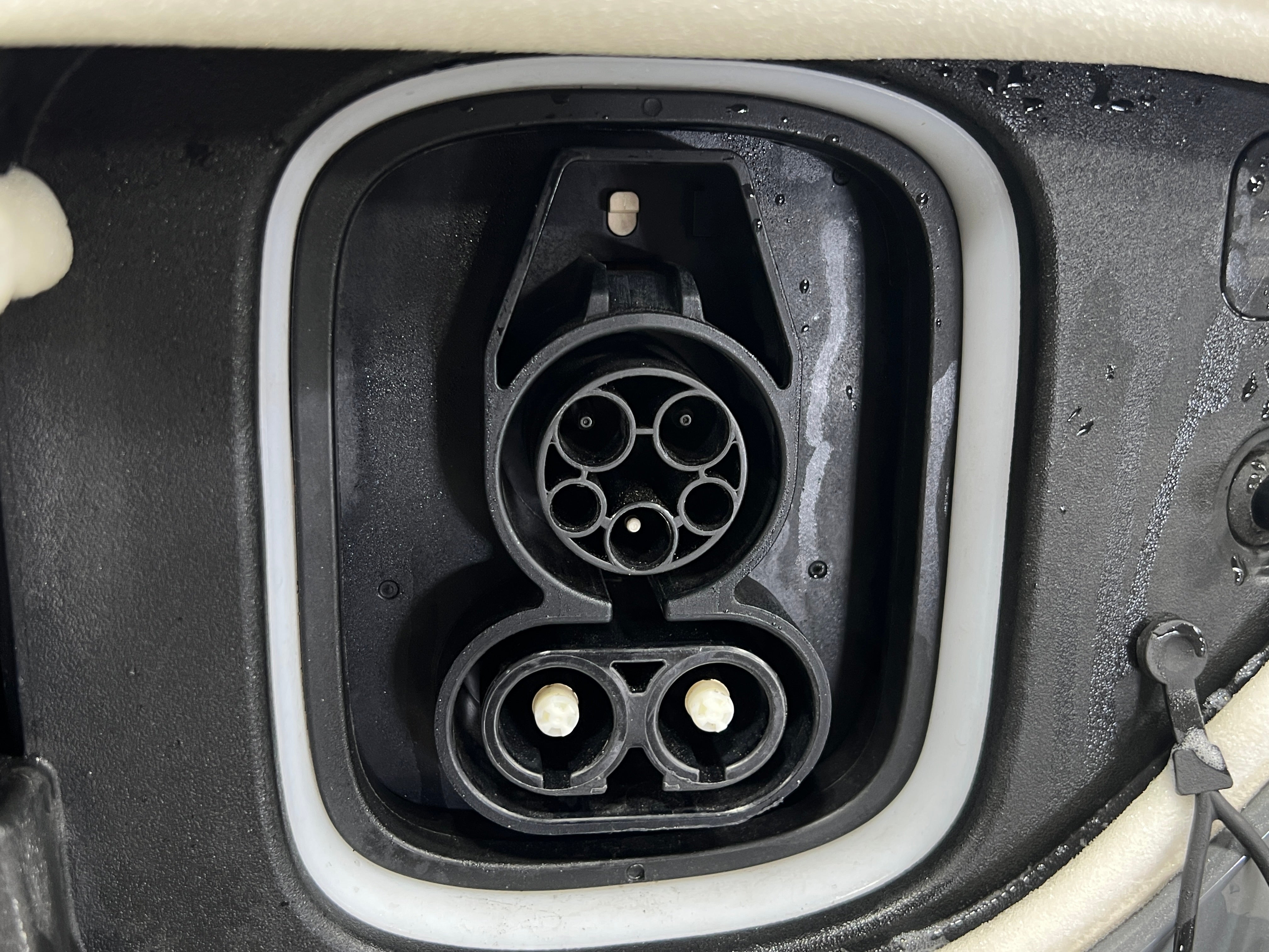 Used 2023 Hyundai Kona EV SEL with VIN KM8K33AG1PU168970 for sale in Oak Creek, WI