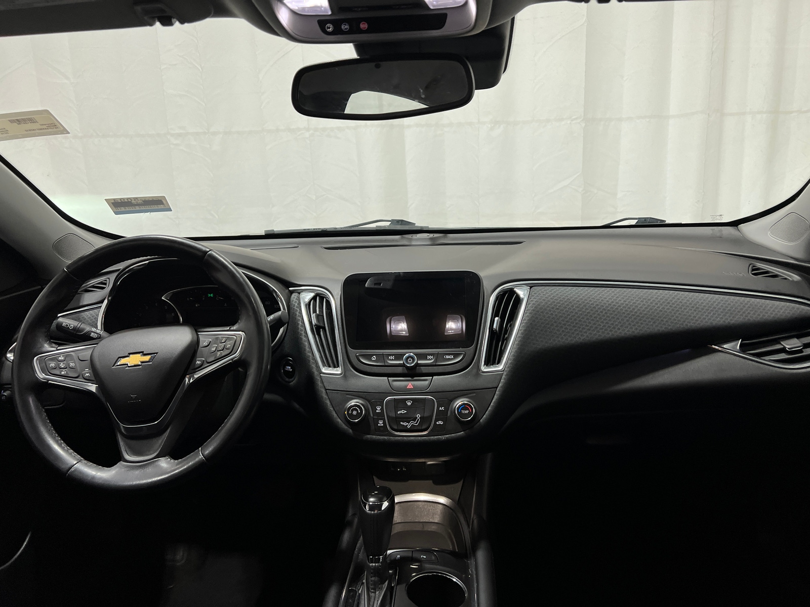 Thumbnail: 2016 Chevrolet Malibu - 3