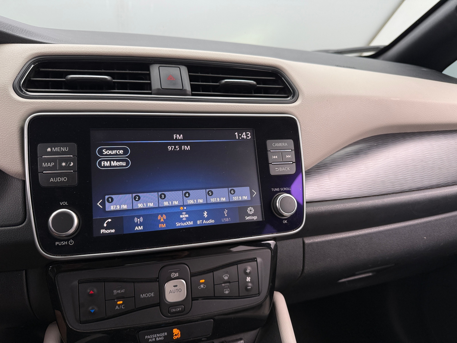 Thumbnail: 2022 Nissan Leaf - 3