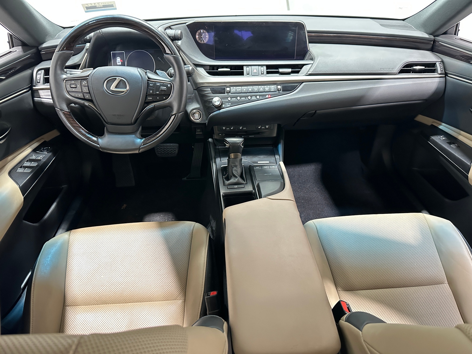 Thumbnail: 2021 Lexus ES - 2