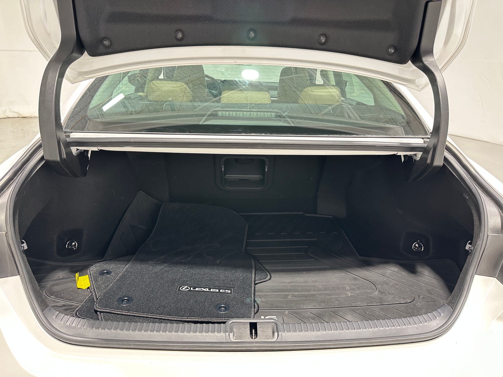 Thumbnail: 2021 Lexus ES - 6