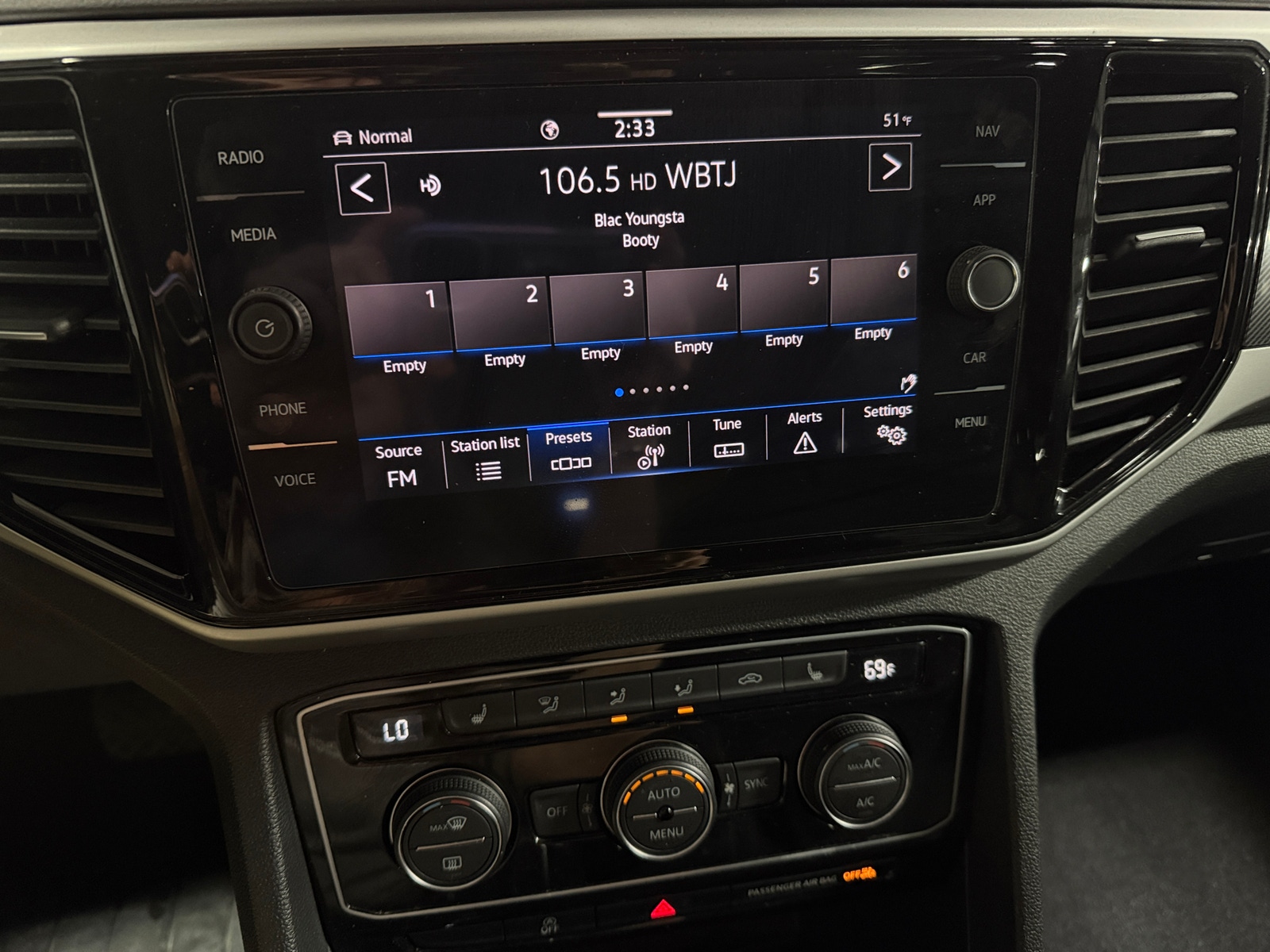 Thumbnail: 2022 Volkswagen Atlas - 3