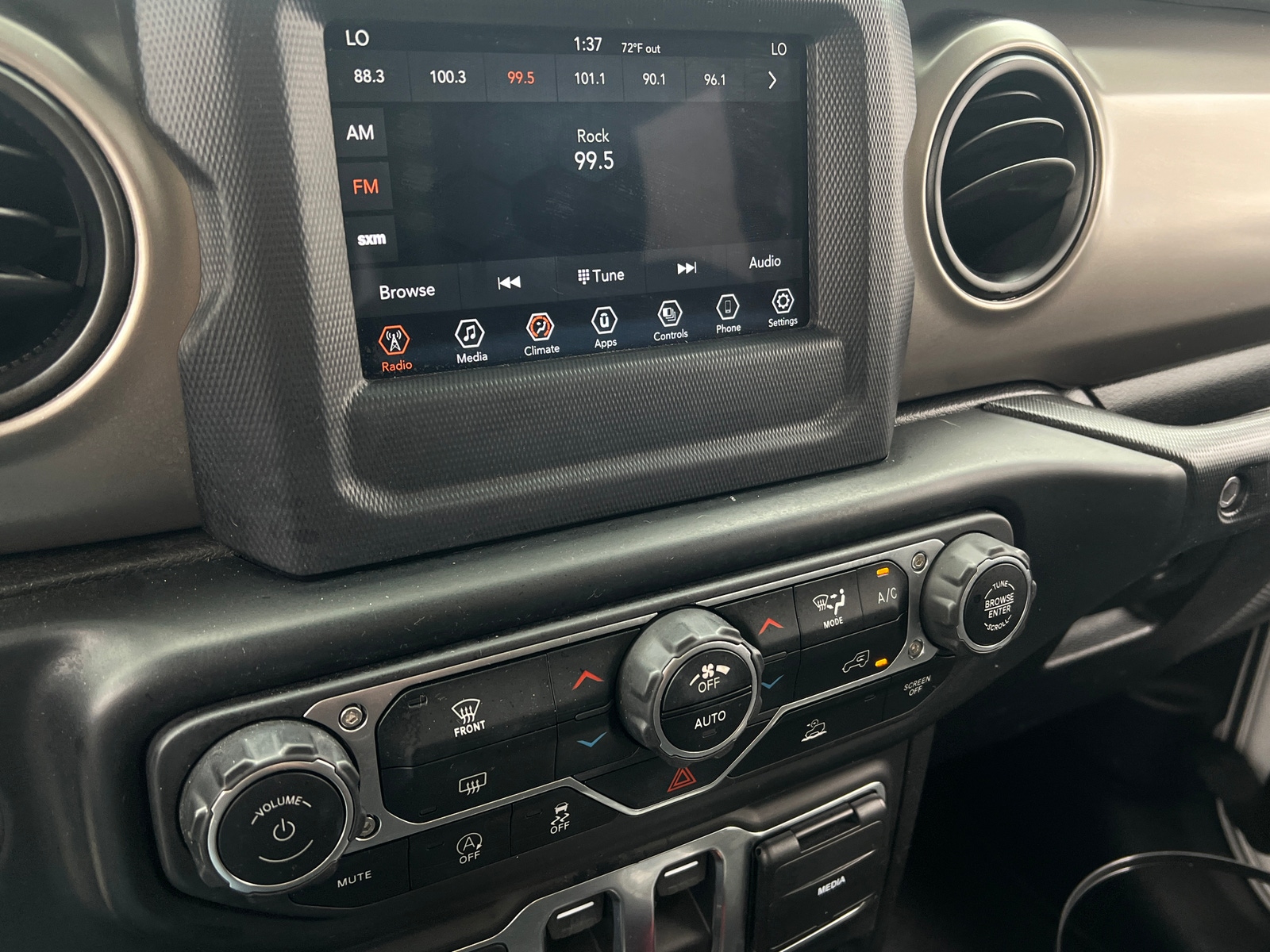 Thumbnail: 2021 Jeep Wrangler - 3