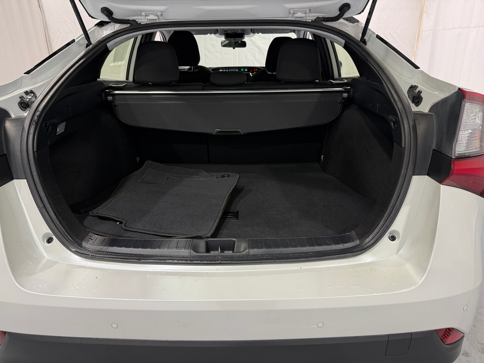 Thumbnail: 2022 Toyota Prius - 7