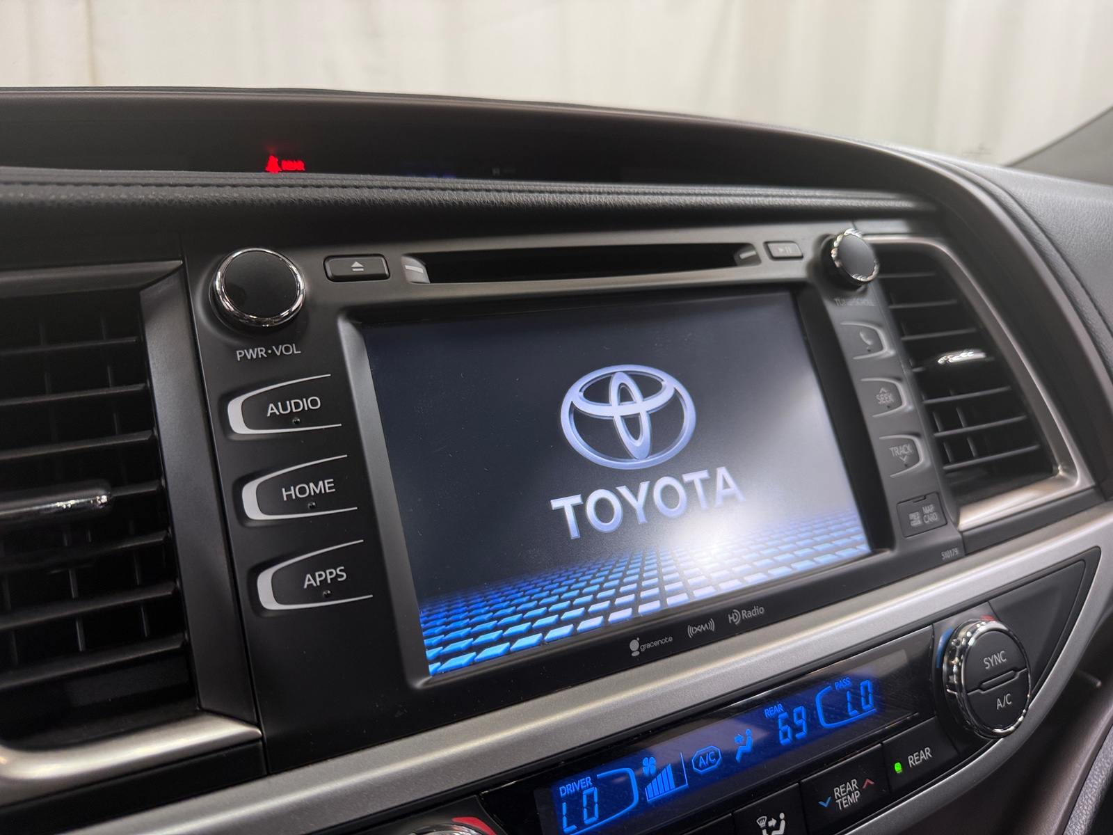 Thumbnail: 2018 Toyota Highlander - 3