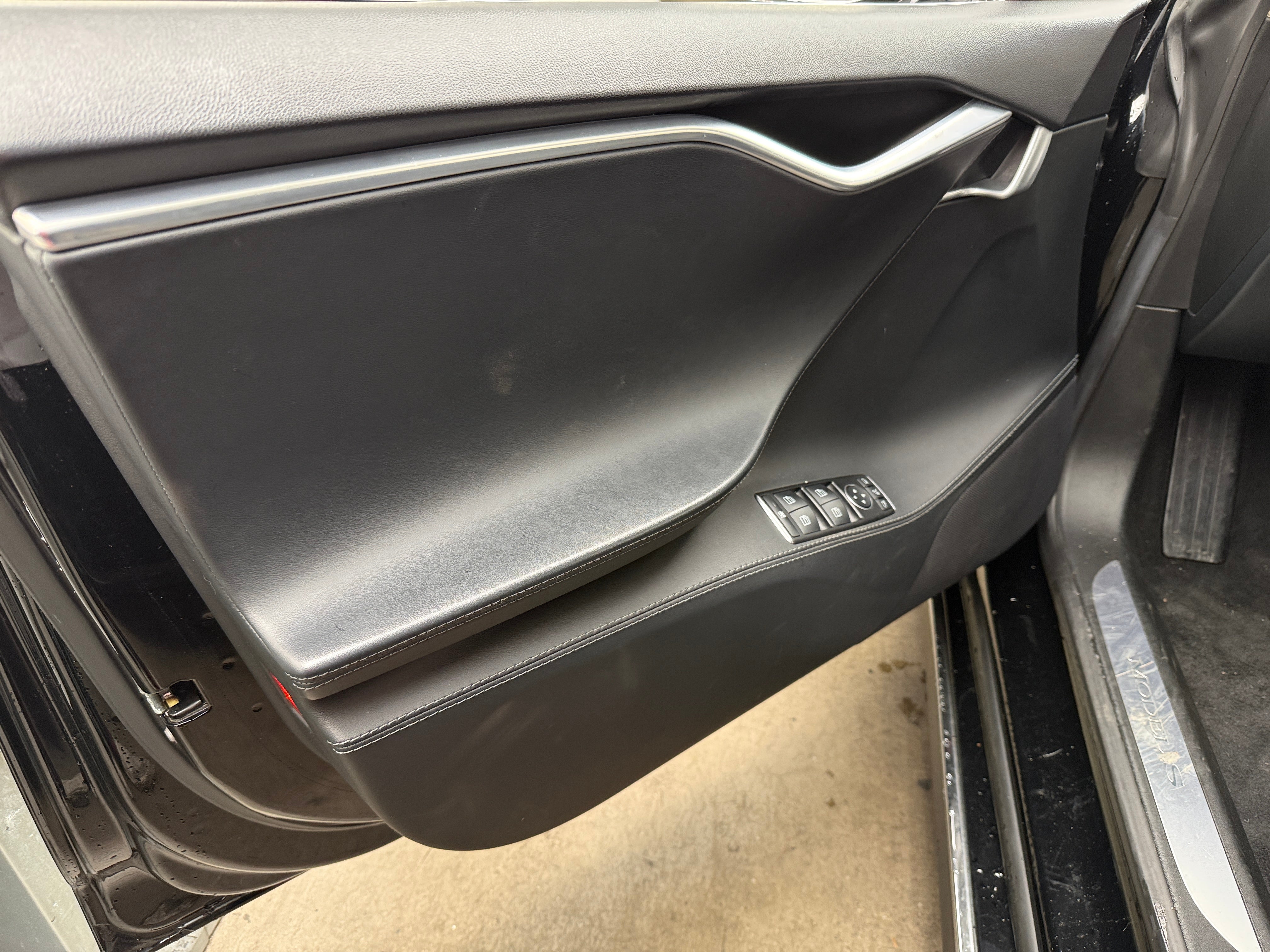 Used 2015 Tesla Model S 85D with VIN 5YJSA1E21FF104383 for sale in Auburn, WA