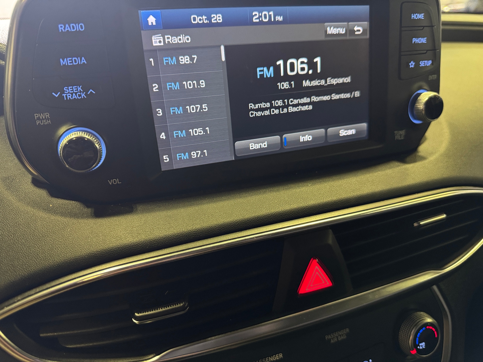 Thumbnail: 2020 Hyundai Santa Fe - 4