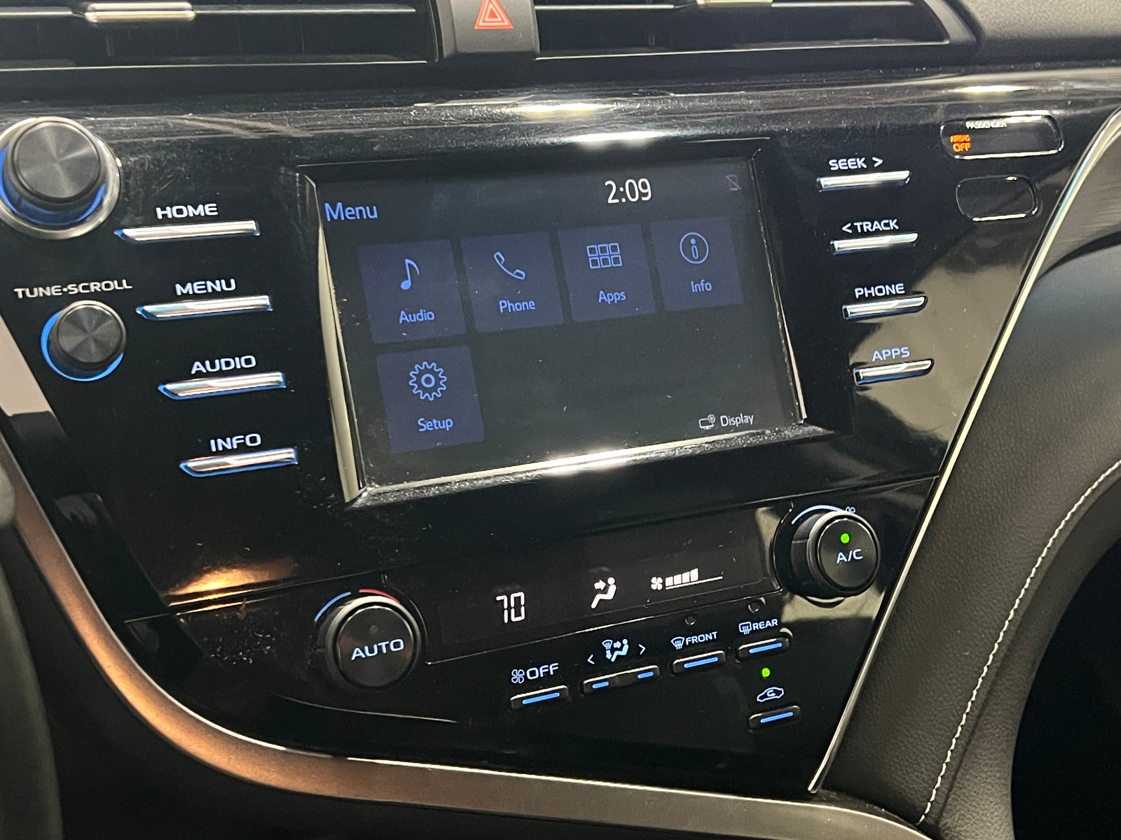 Thumbnail: 2018 Toyota Camry - 4