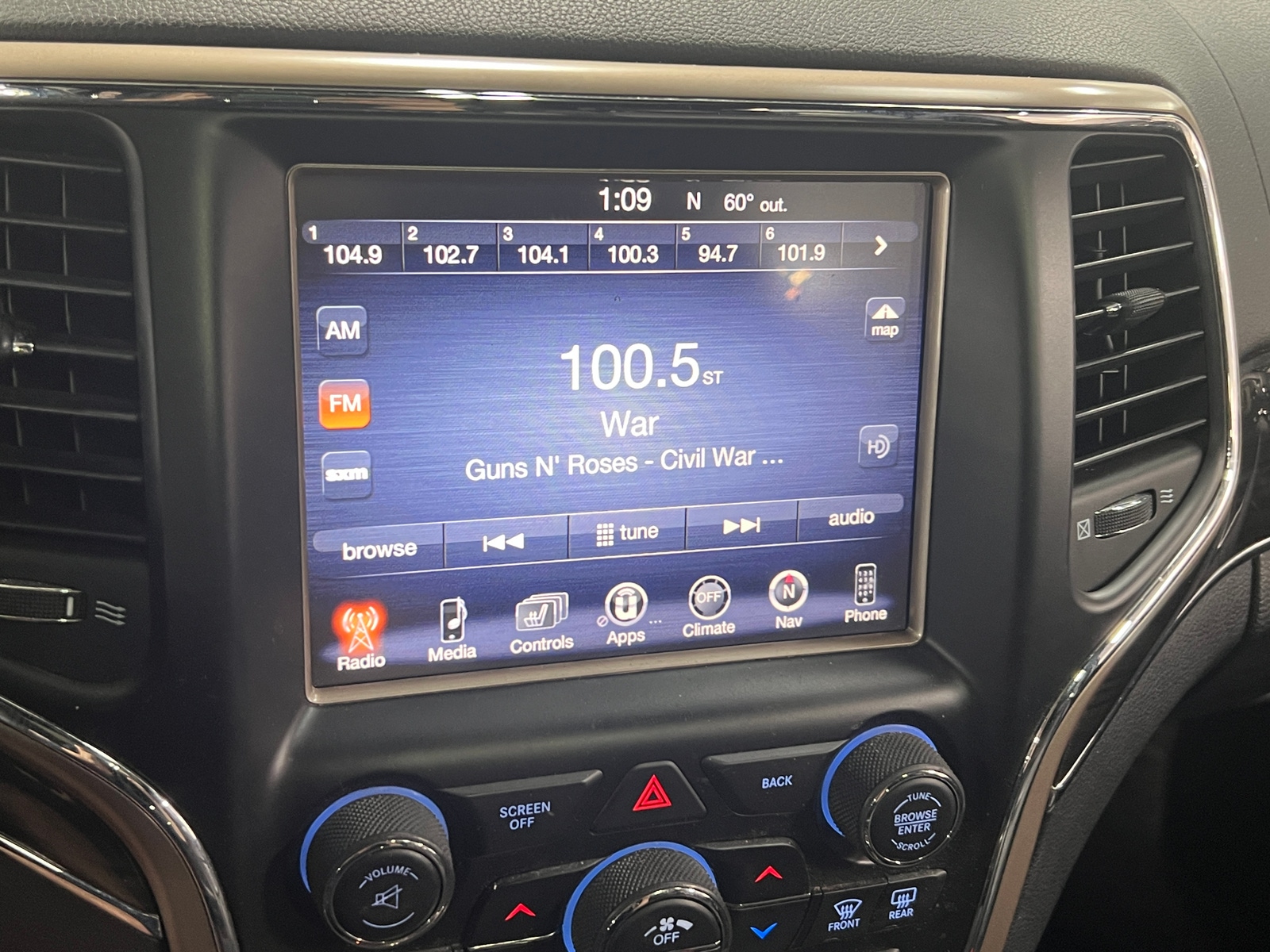 Thumbnail: 2016 Jeep Grand Cherokee - 3