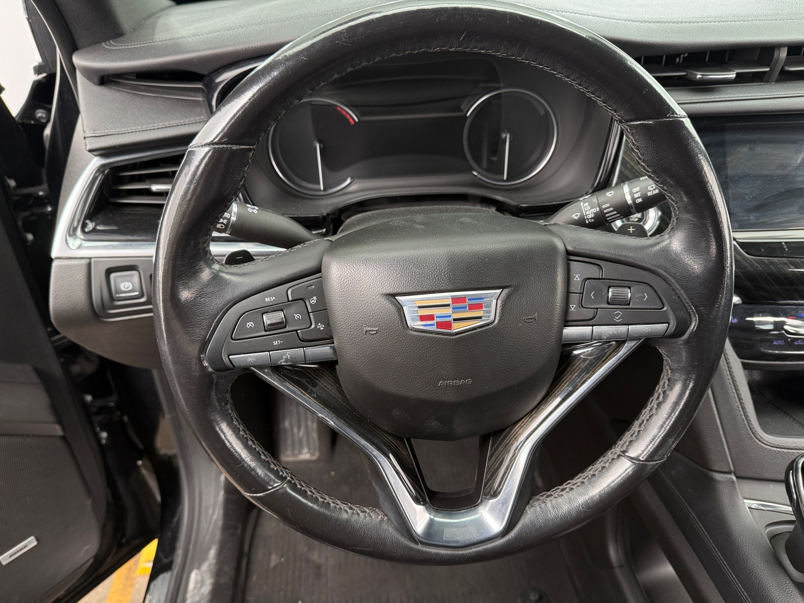 Thumbnail: 2022 Cadillac XT6 - 4