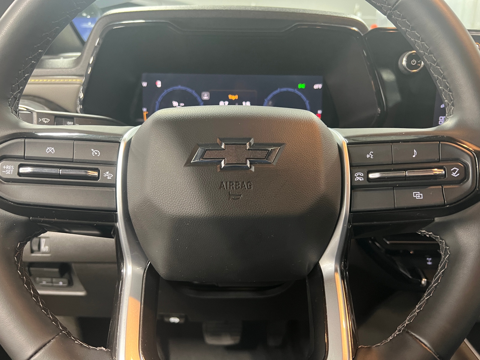 Thumbnail: 2024 Chevrolet Colorado - 5