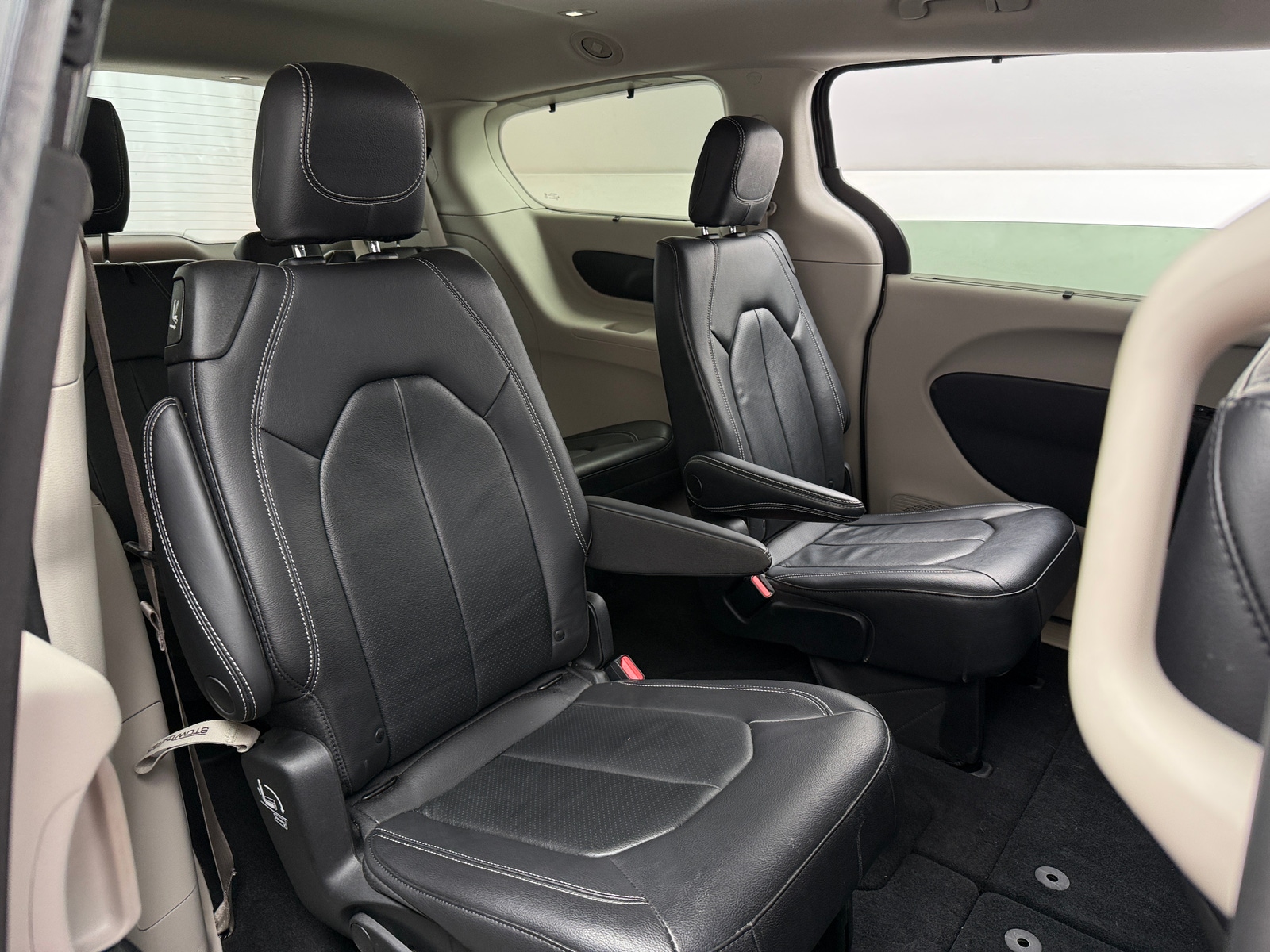 Thumbnail: 2022 Chrysler Pacifica - 5