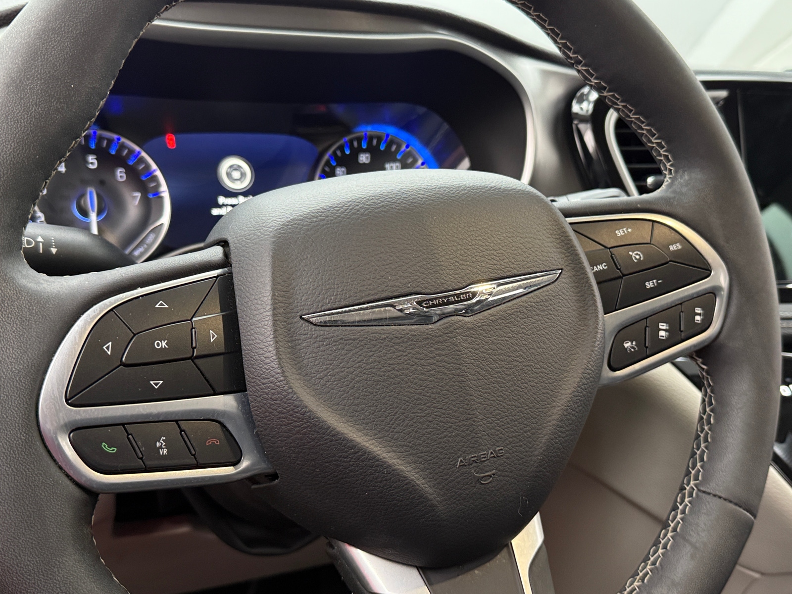 Thumbnail: 2022 Chrysler Pacifica - 4