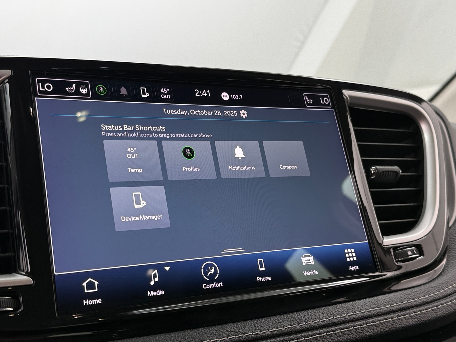 Thumbnail: 2022 Chrysler Pacifica - 3