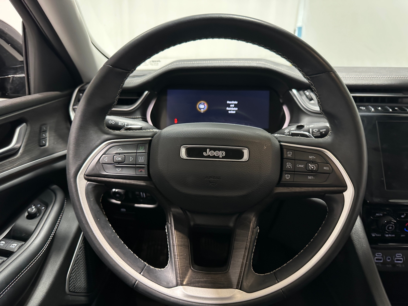 Thumbnail: 2022 Jeep Grand Cherokee L - 4