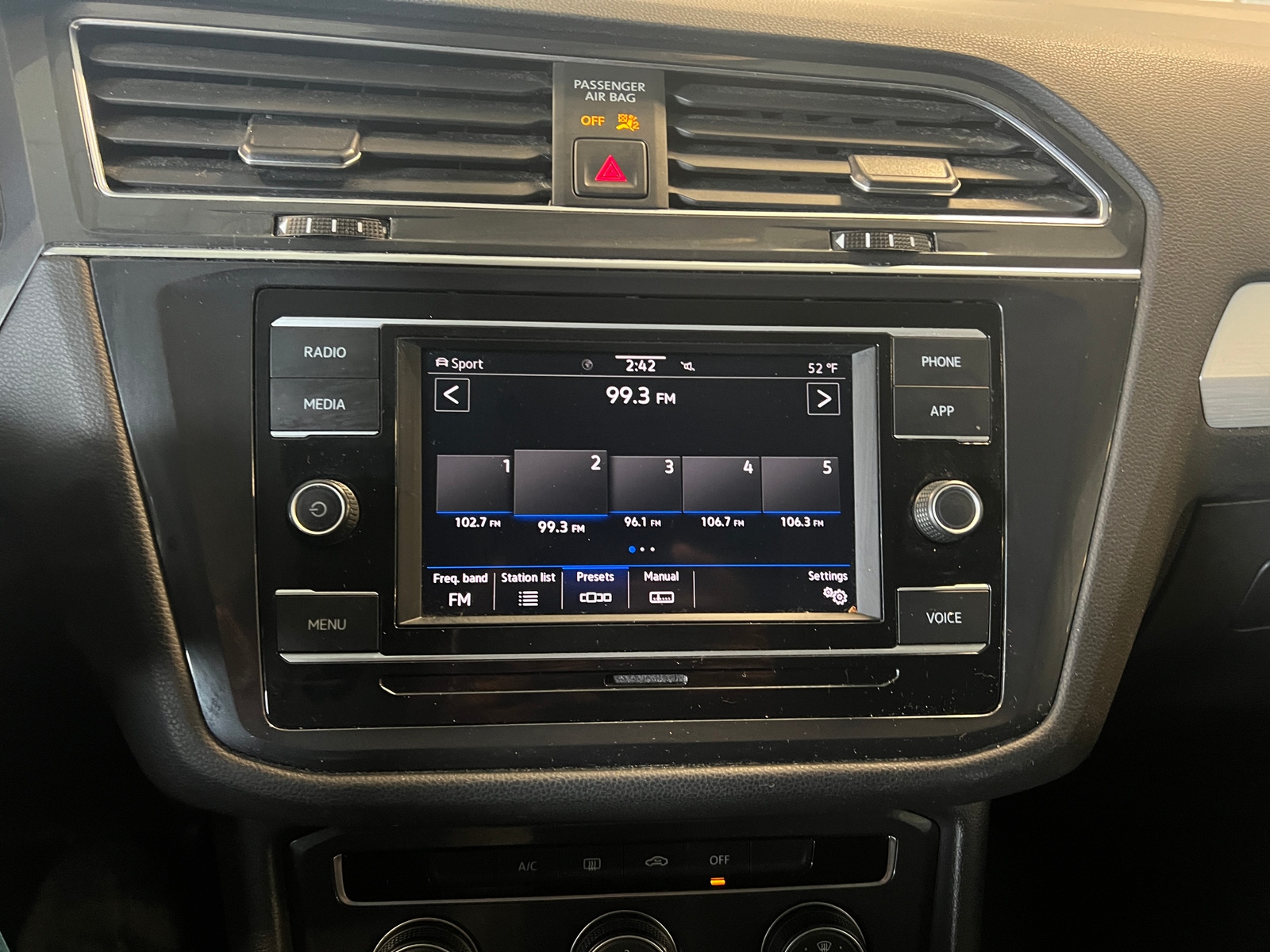 Thumbnail: 2021 Volkswagen Tiguan - 4