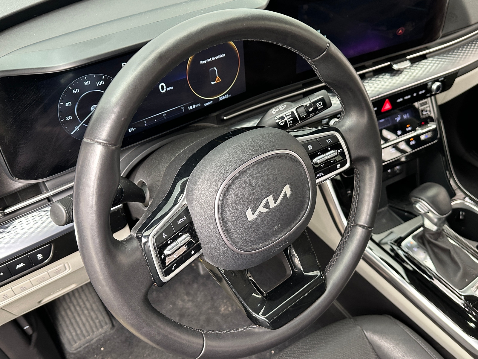 Thumbnail: 2023 Kia Carnival - 4