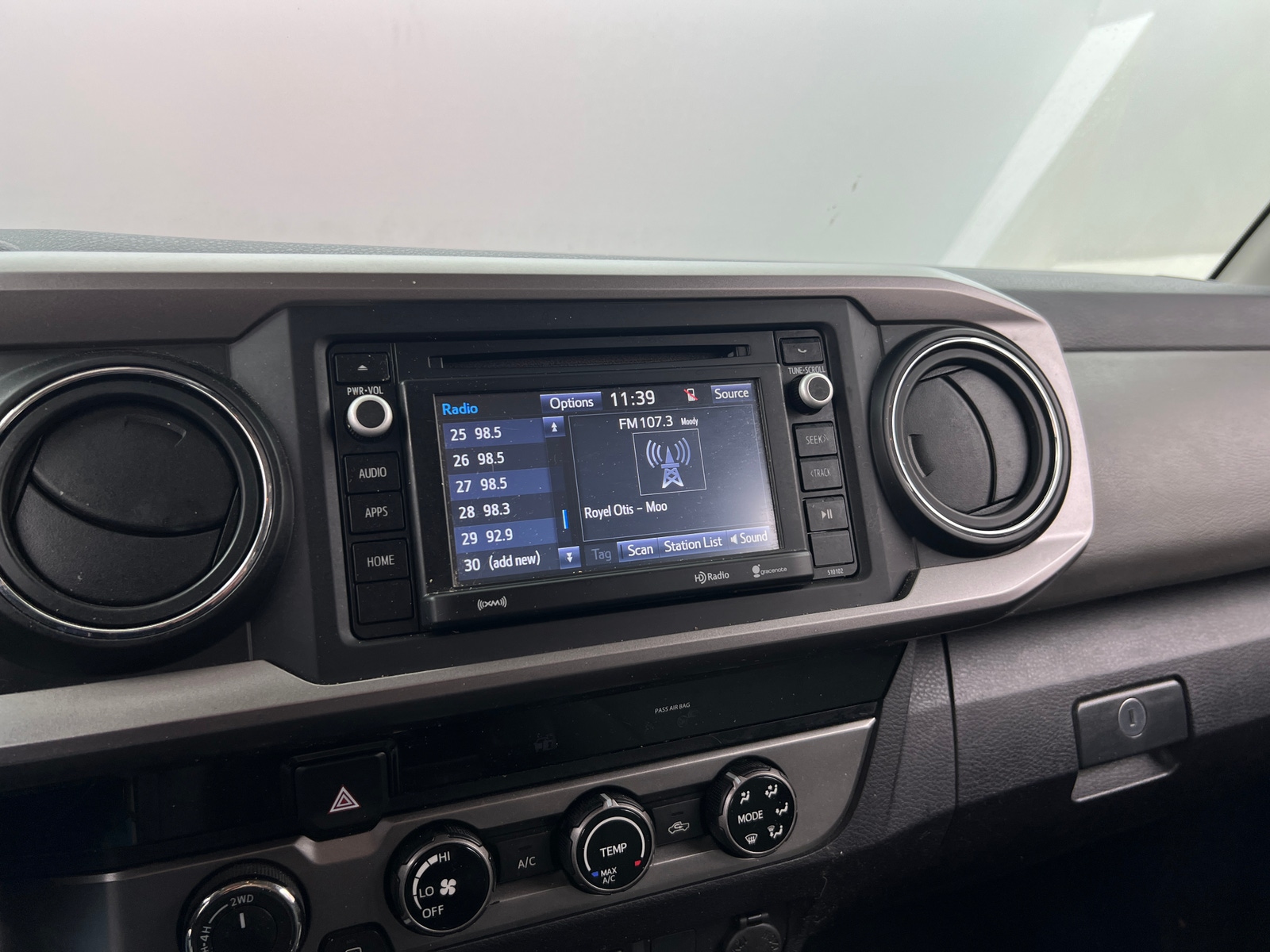 Thumbnail: 2018 Toyota Tacoma - 4