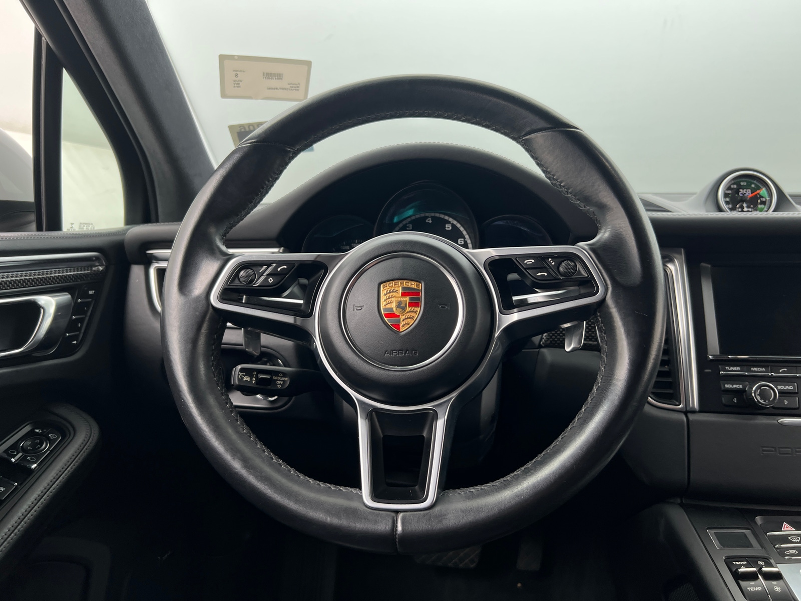 Thumbnail: 2015 Porsche Macan - 4