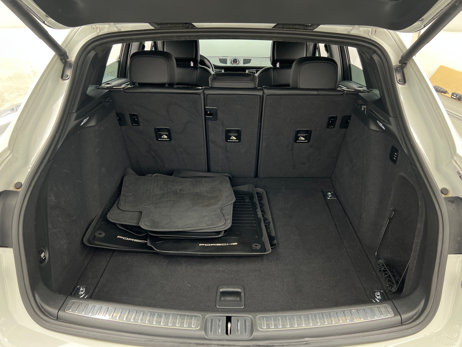 Thumbnail: 2015 Porsche Macan - 6