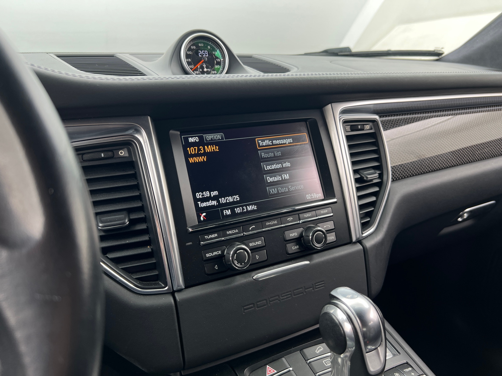 Thumbnail: 2015 Porsche Macan - 3