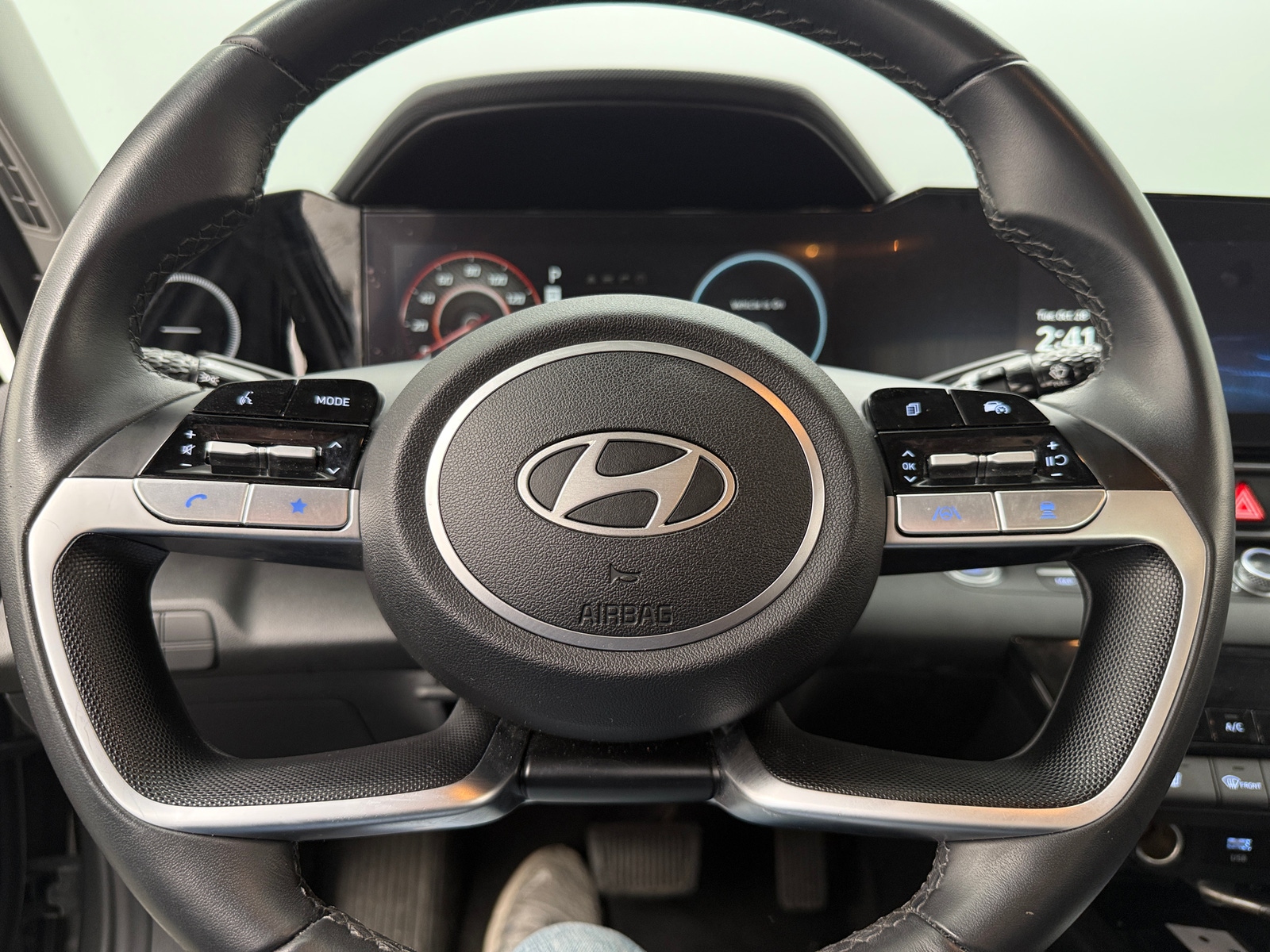 Thumbnail: 2024 Hyundai Elantra - 4