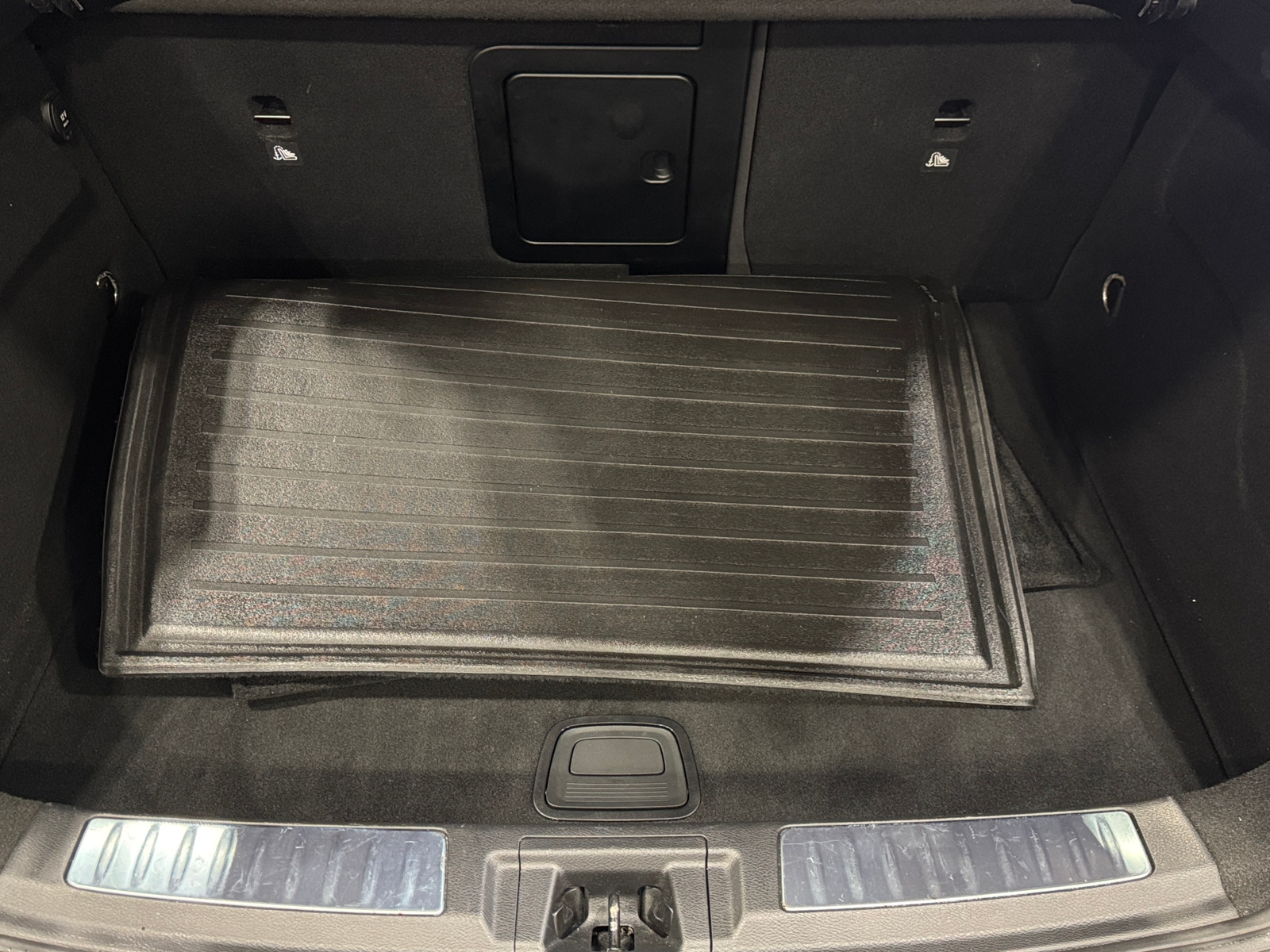 Thumbnail: 2018 INFINITI QX30 - 6