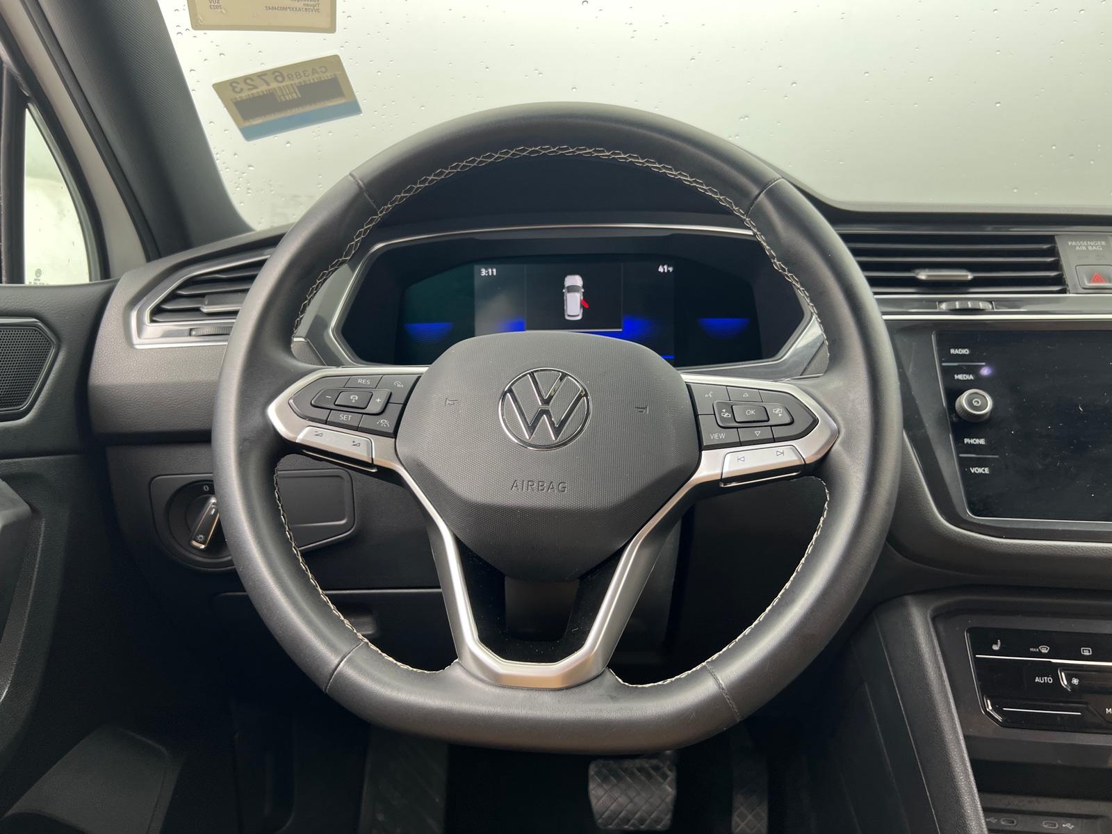 Thumbnail: 2023 Volkswagen Tiguan - 4